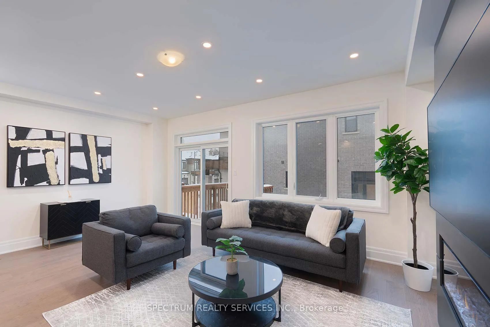 Photo 11 of 203 Grand Trunk Avenue, Vaughan, Patterson — HOMEH