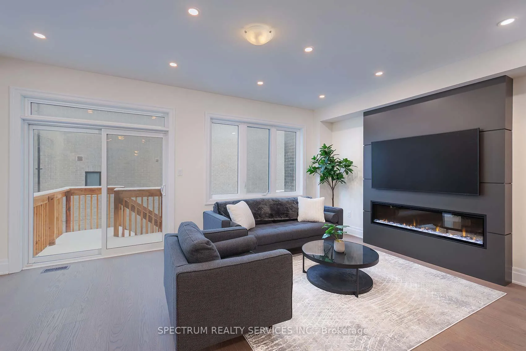 Photo 12 of 203 Grand Trunk Avenue, Vaughan, Patterson — HOMEH