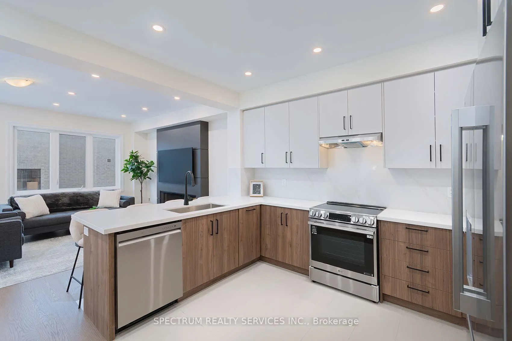 Photo 14 of 203 Grand Trunk Avenue, Vaughan, Patterson — HOMEH