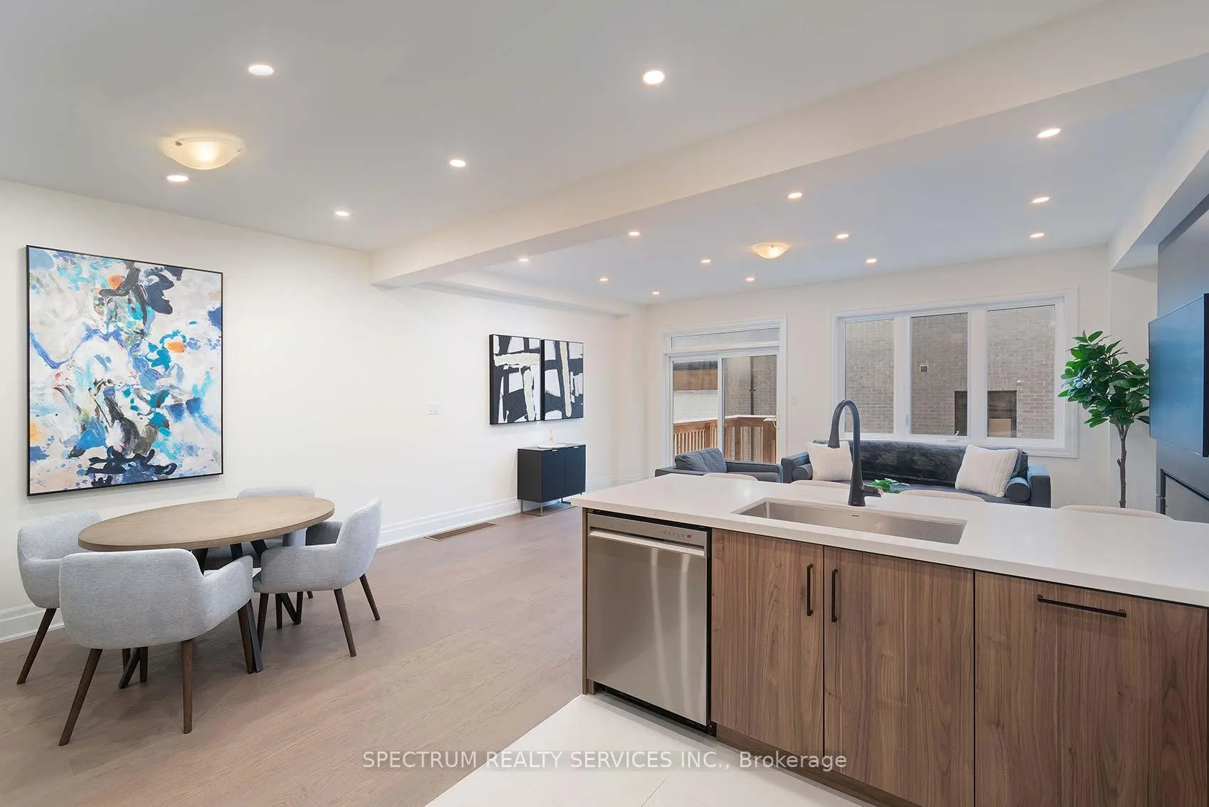 Photo 16 of 203 Grand Trunk Avenue, Vaughan, Patterson — HOMEH