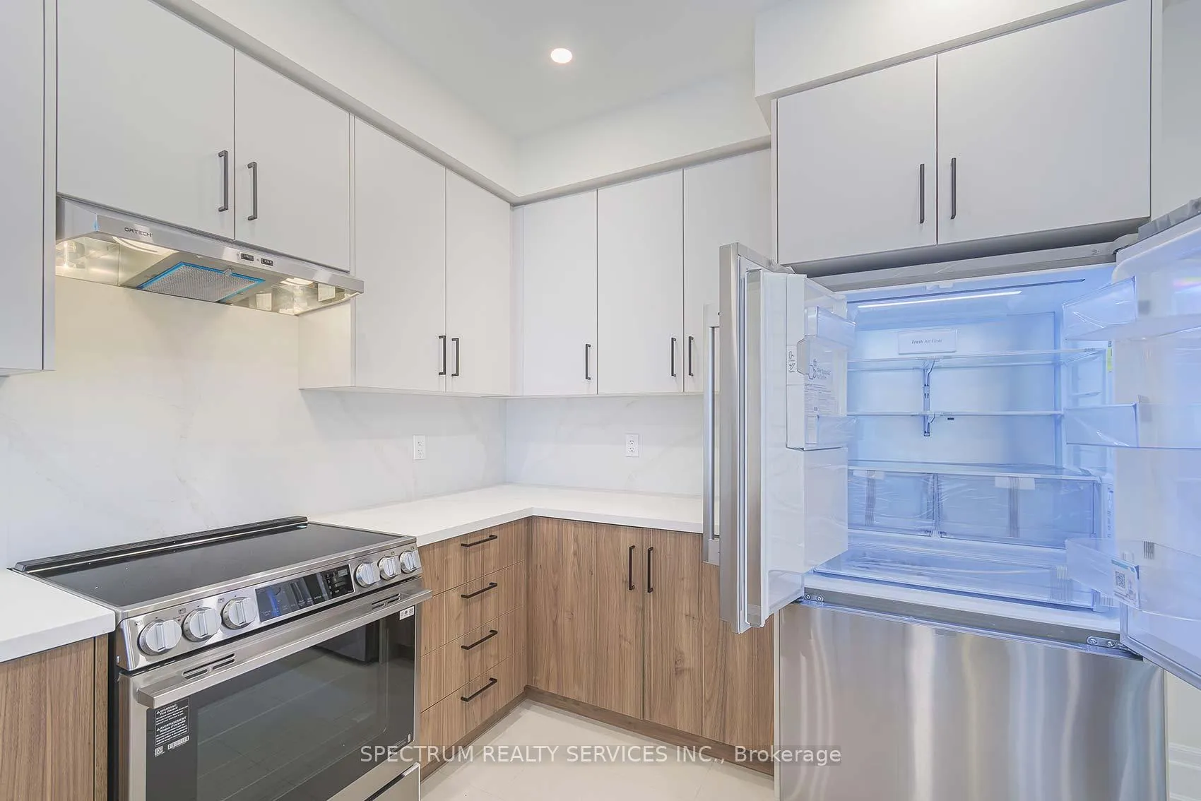 Photo 17 of 203 Grand Trunk Avenue, Vaughan, Patterson — HOMEH