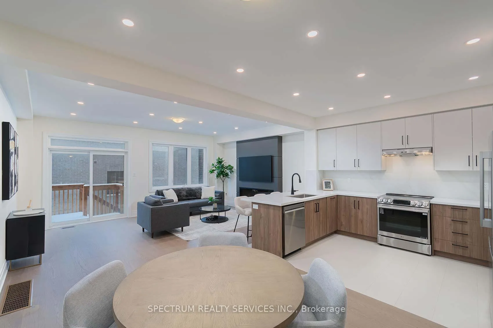 Photo 20 of 203 Grand Trunk Avenue, Vaughan, Patterson — HOMEH