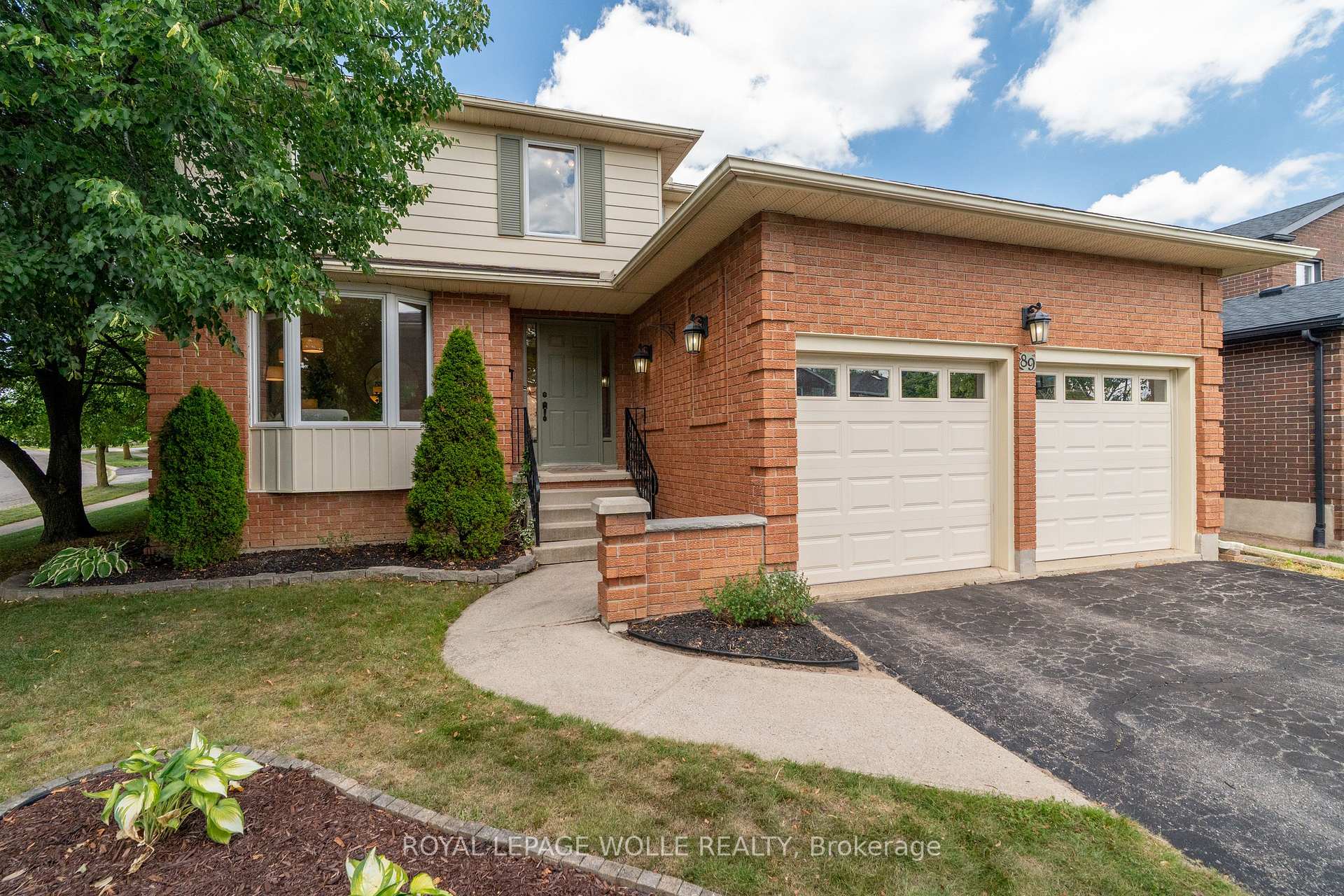 Photo 2 of 89 Valley Ridge Crescent, Waterloo — HOMEH