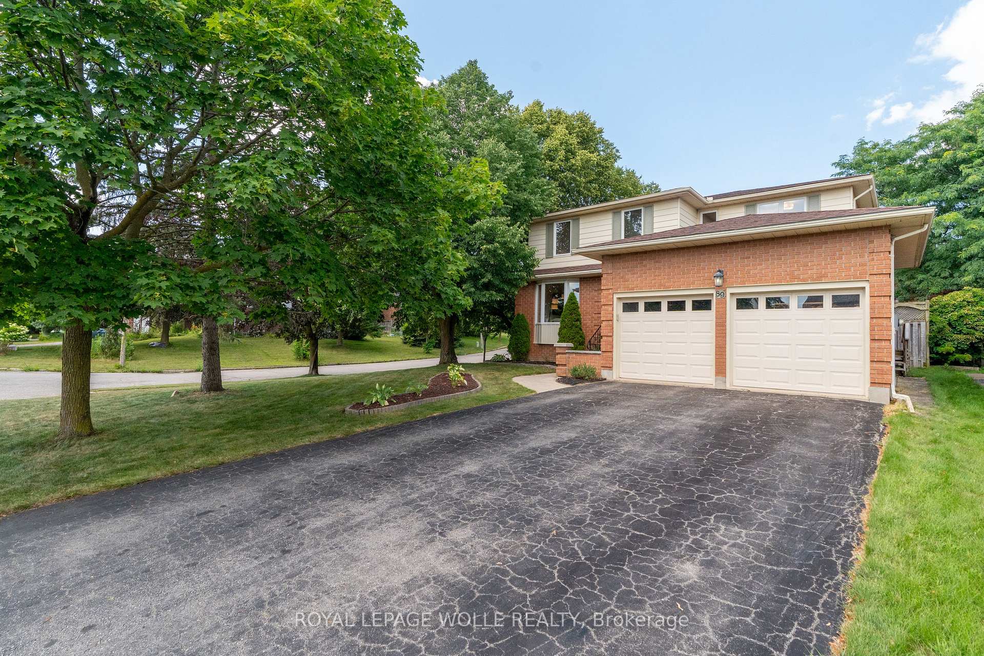 Photo 3 of 89 Valley Ridge Crescent, Waterloo — HOMEH