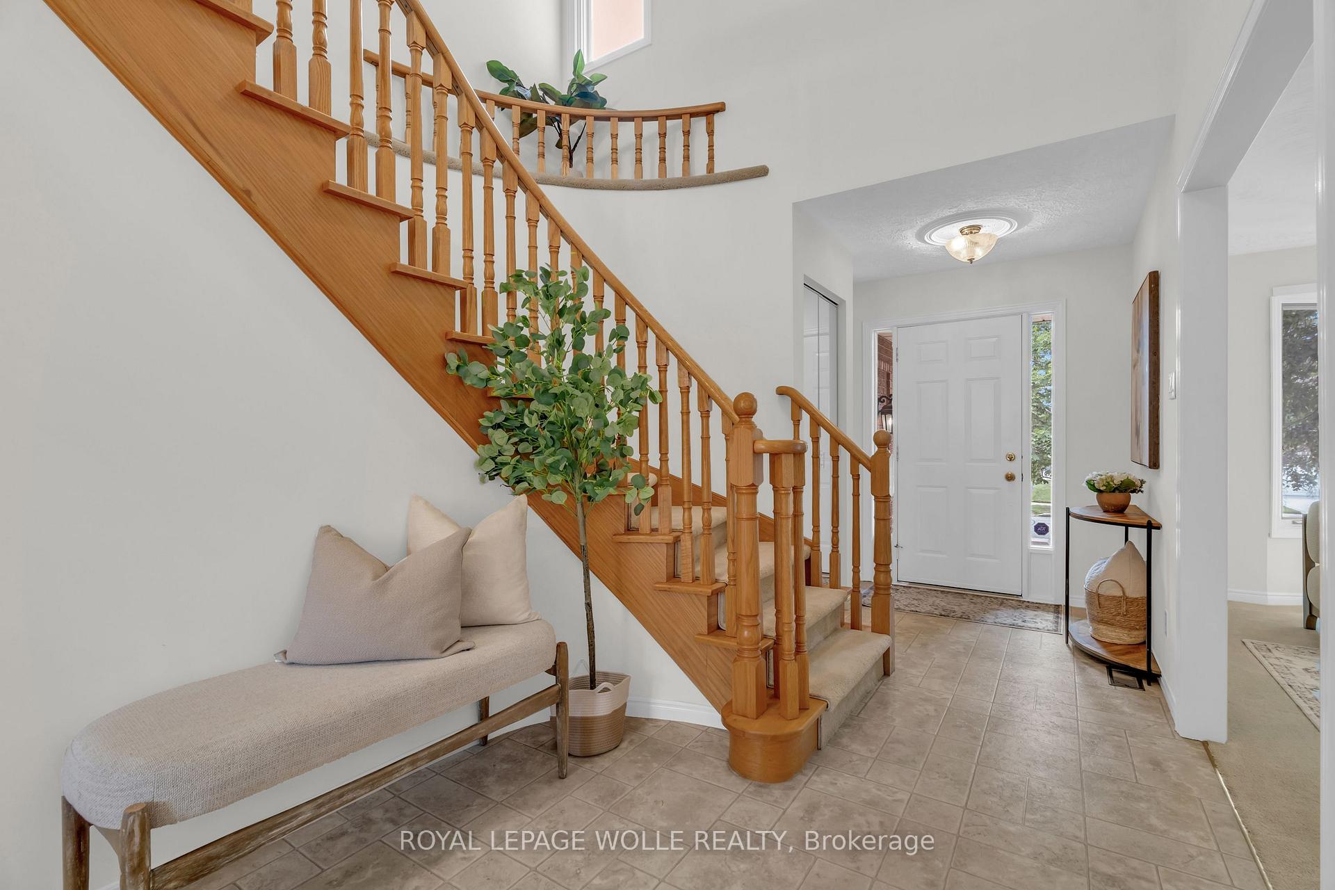 Photo 5 of 89 Valley Ridge Crescent, Waterloo — HOMEH