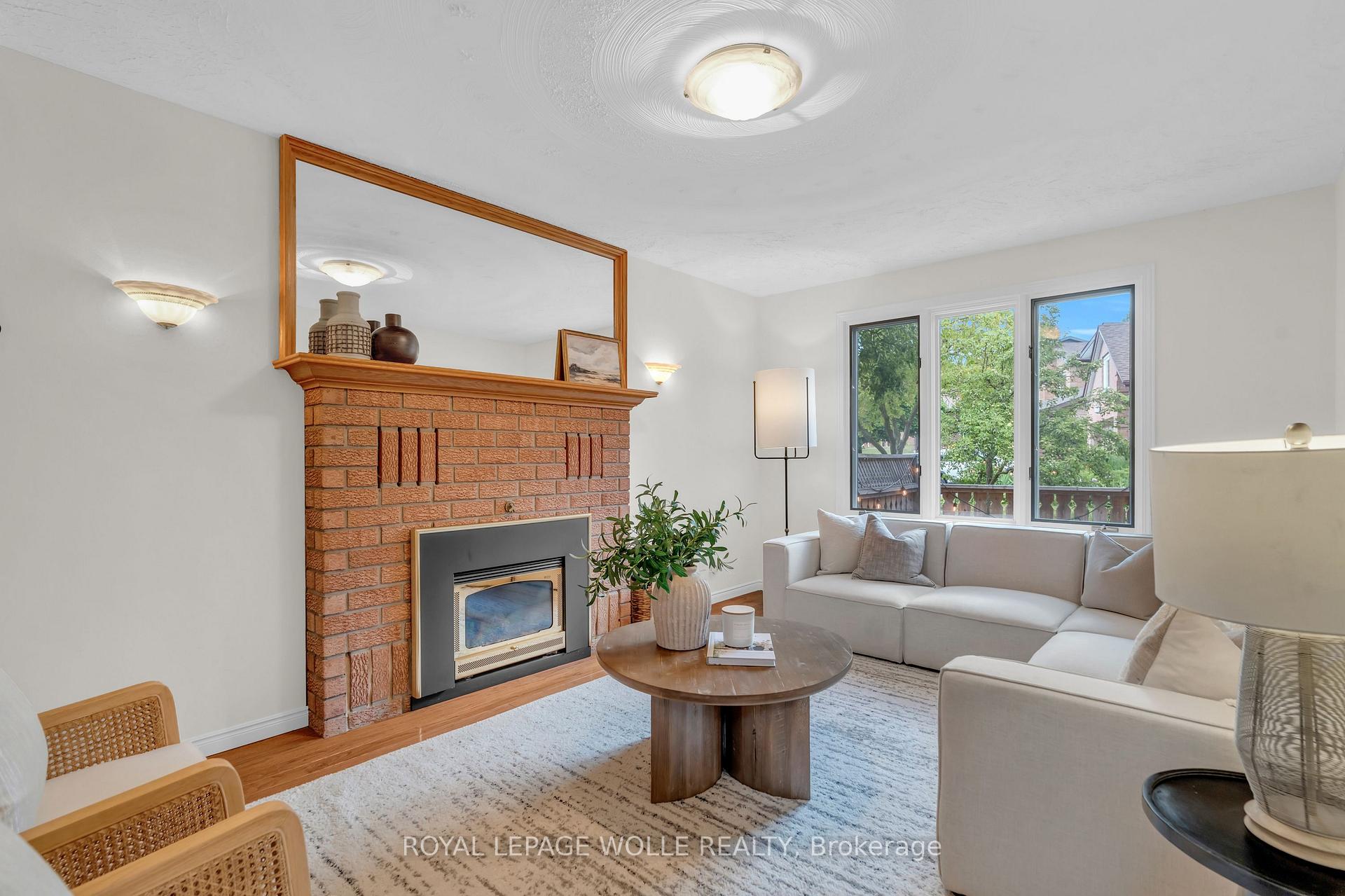 Photo 8 of 89 Valley Ridge Crescent, Waterloo — HOMEH