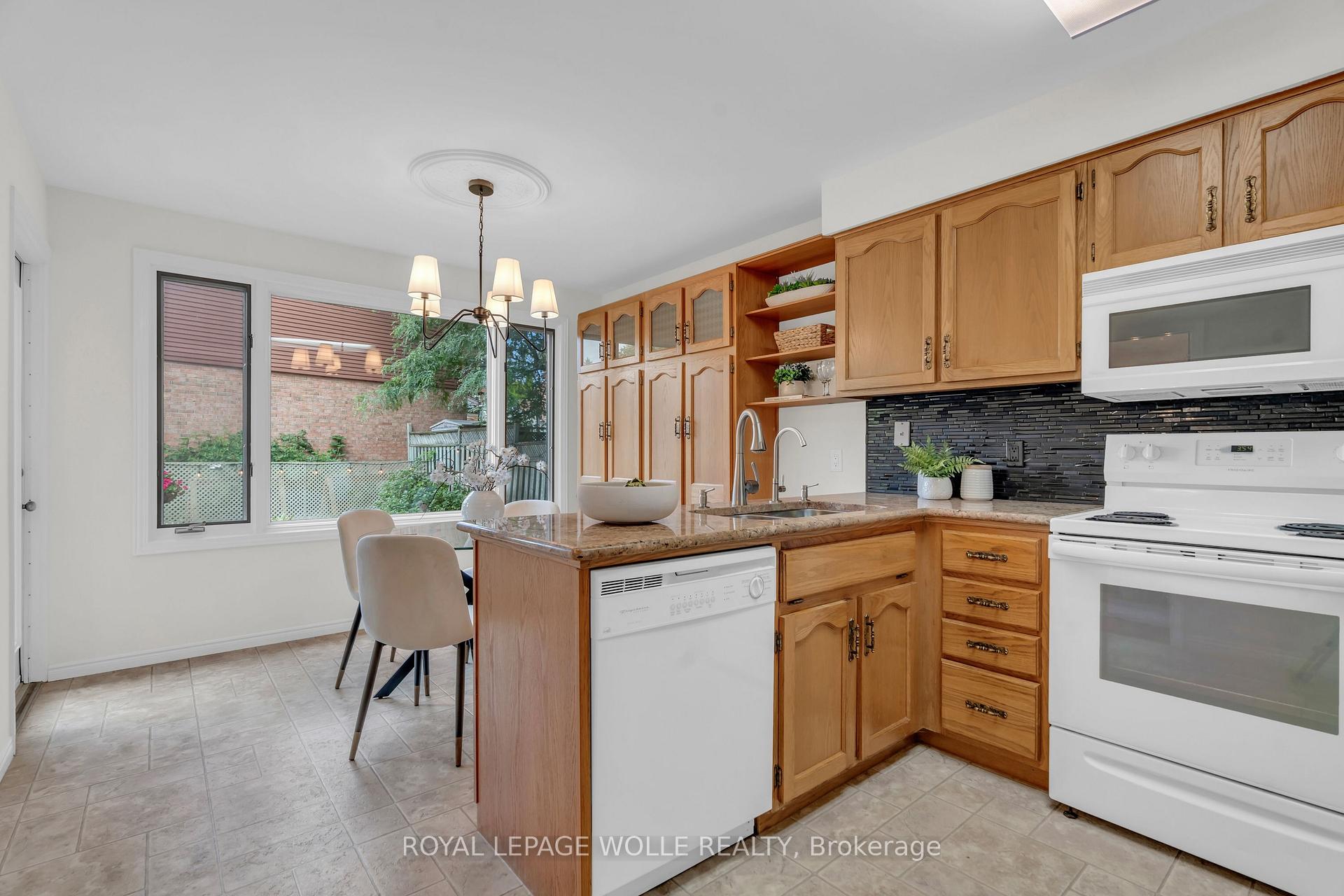 Photo 12 of 89 Valley Ridge Crescent, Waterloo — HOMEH