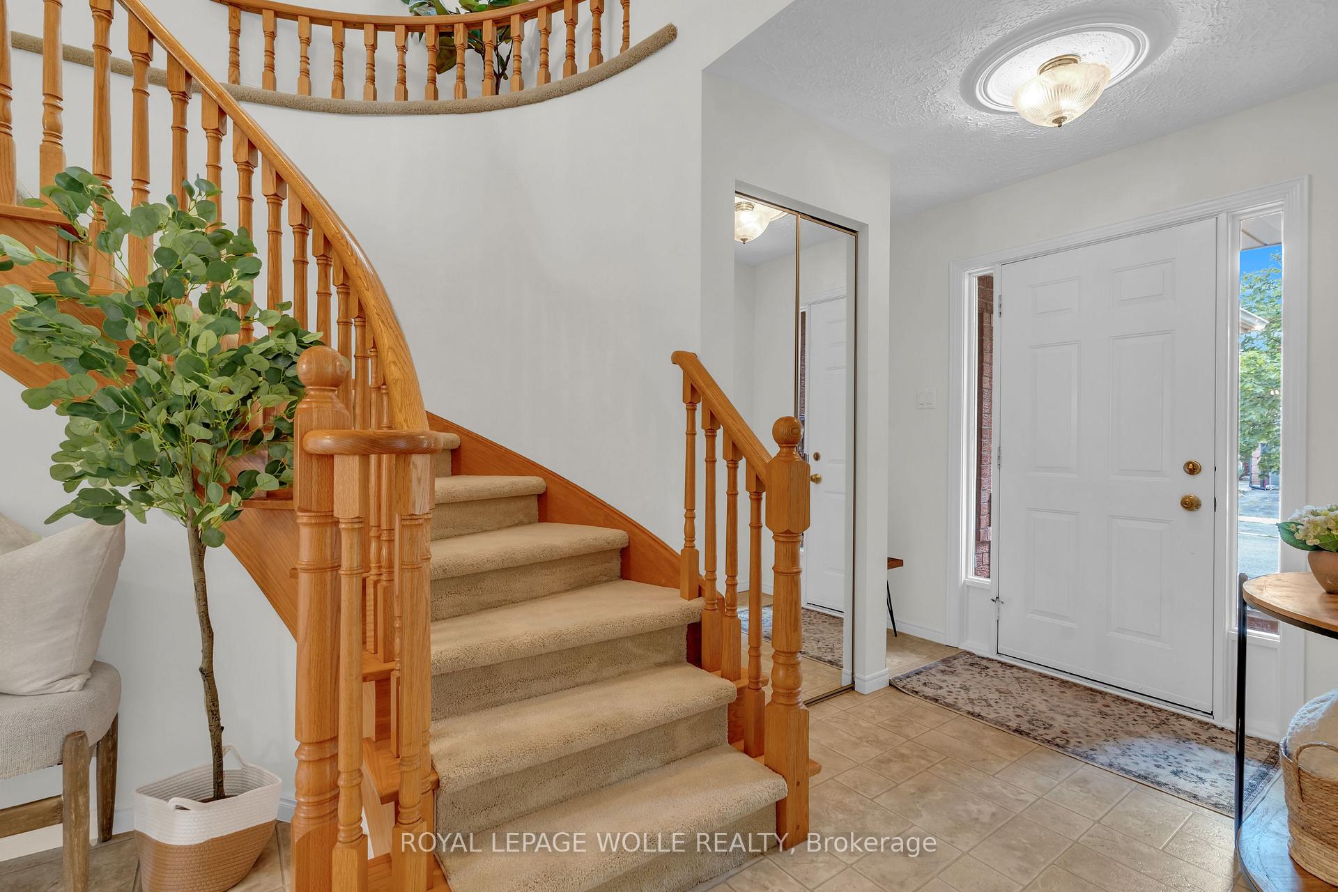 Photo 18 of 89 Valley Ridge Crescent, Waterloo — HOMEH