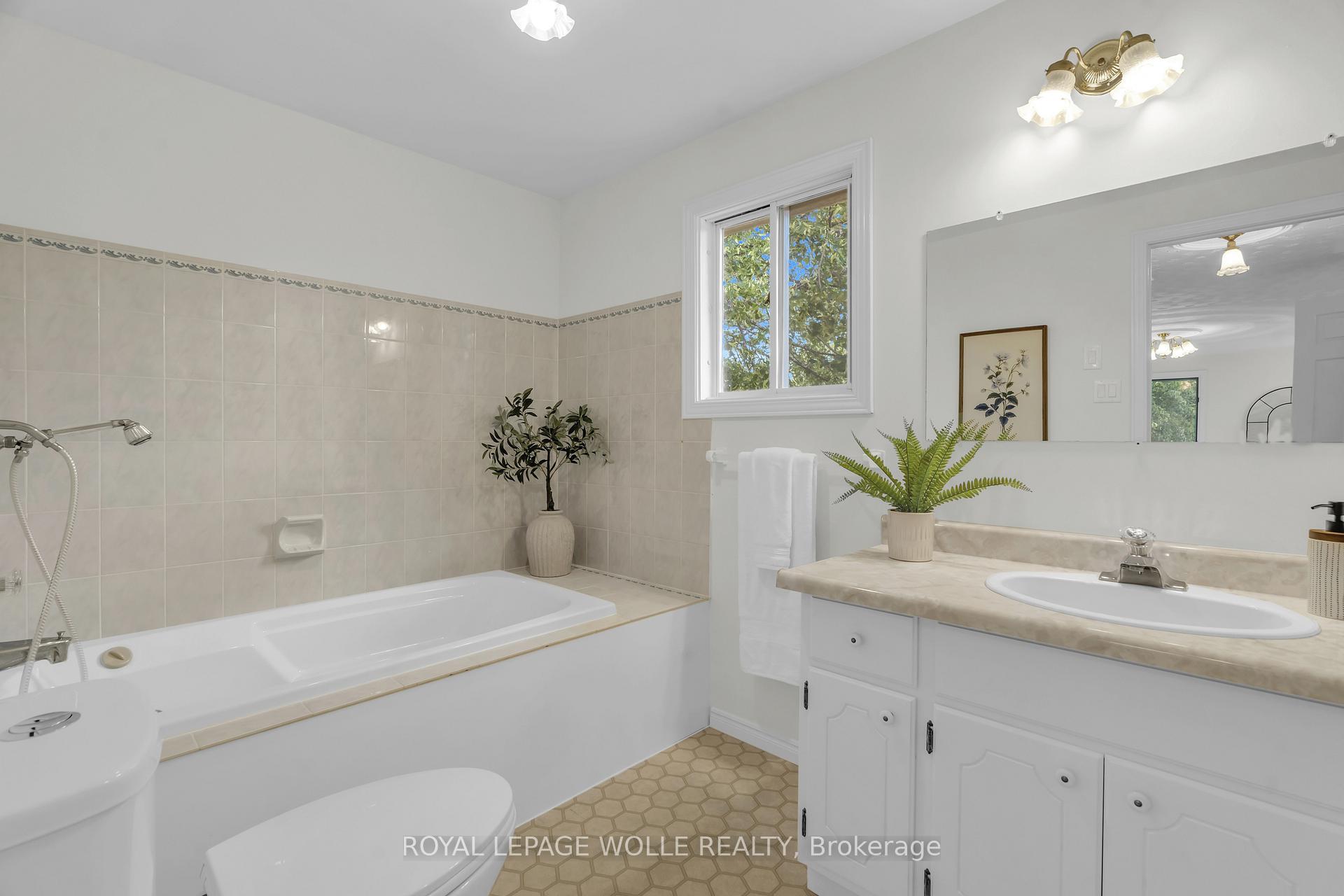 Photo 22 of 89 Valley Ridge Crescent, Waterloo — HOMEH