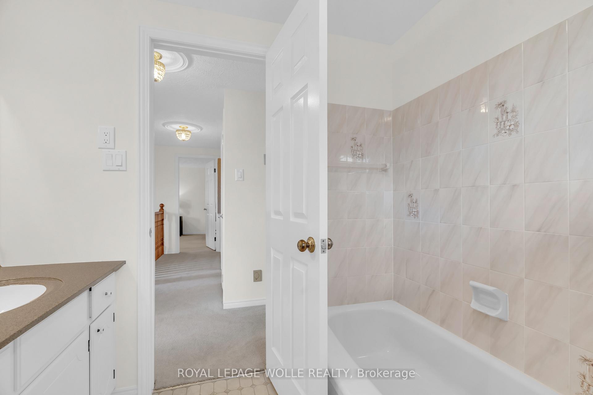 Photo 26 of 89 Valley Ridge Crescent, Waterloo — HOMEH