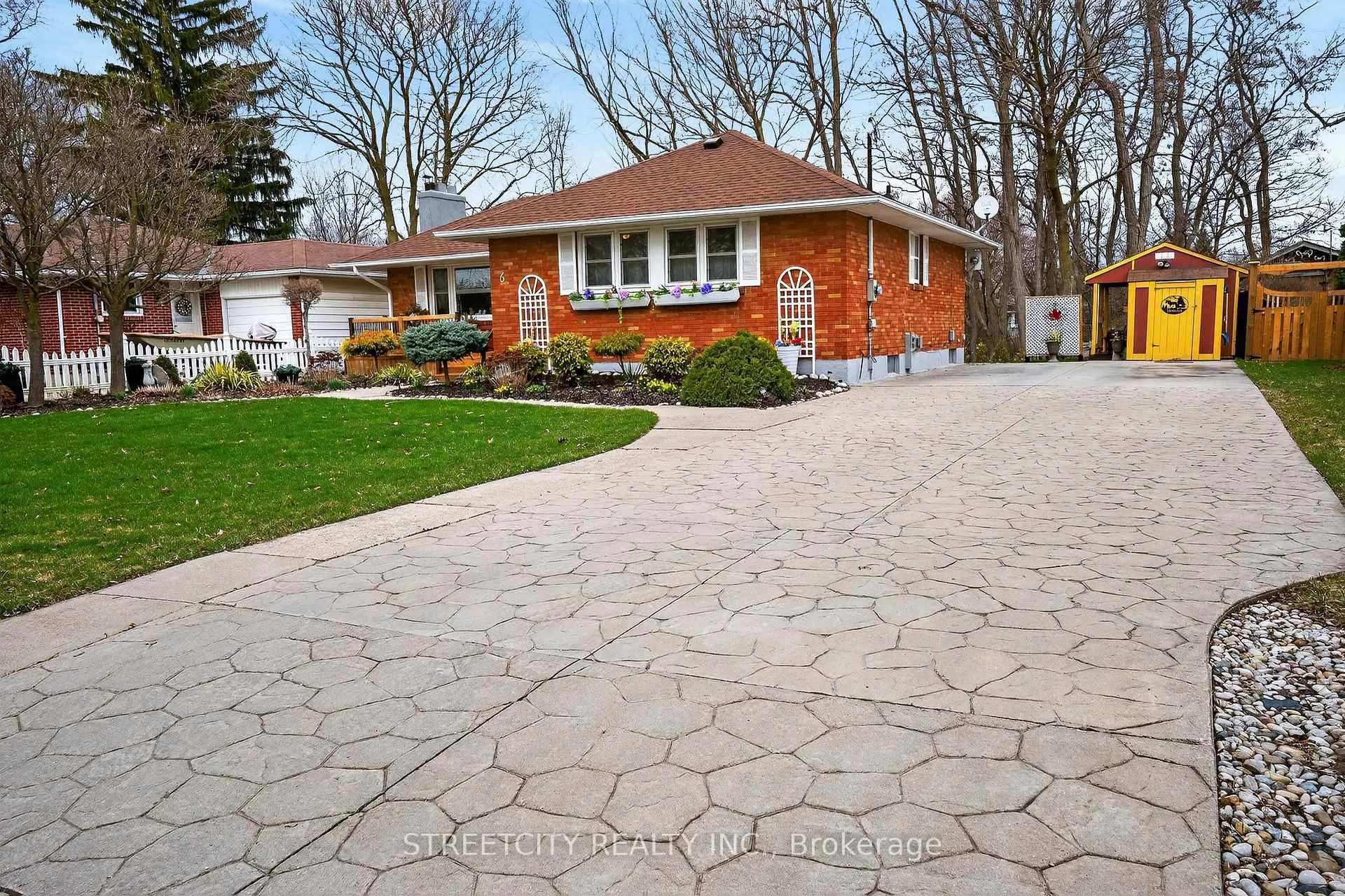Photo 2 of 6 Montgomery Road, St. Thomas — HOMEH