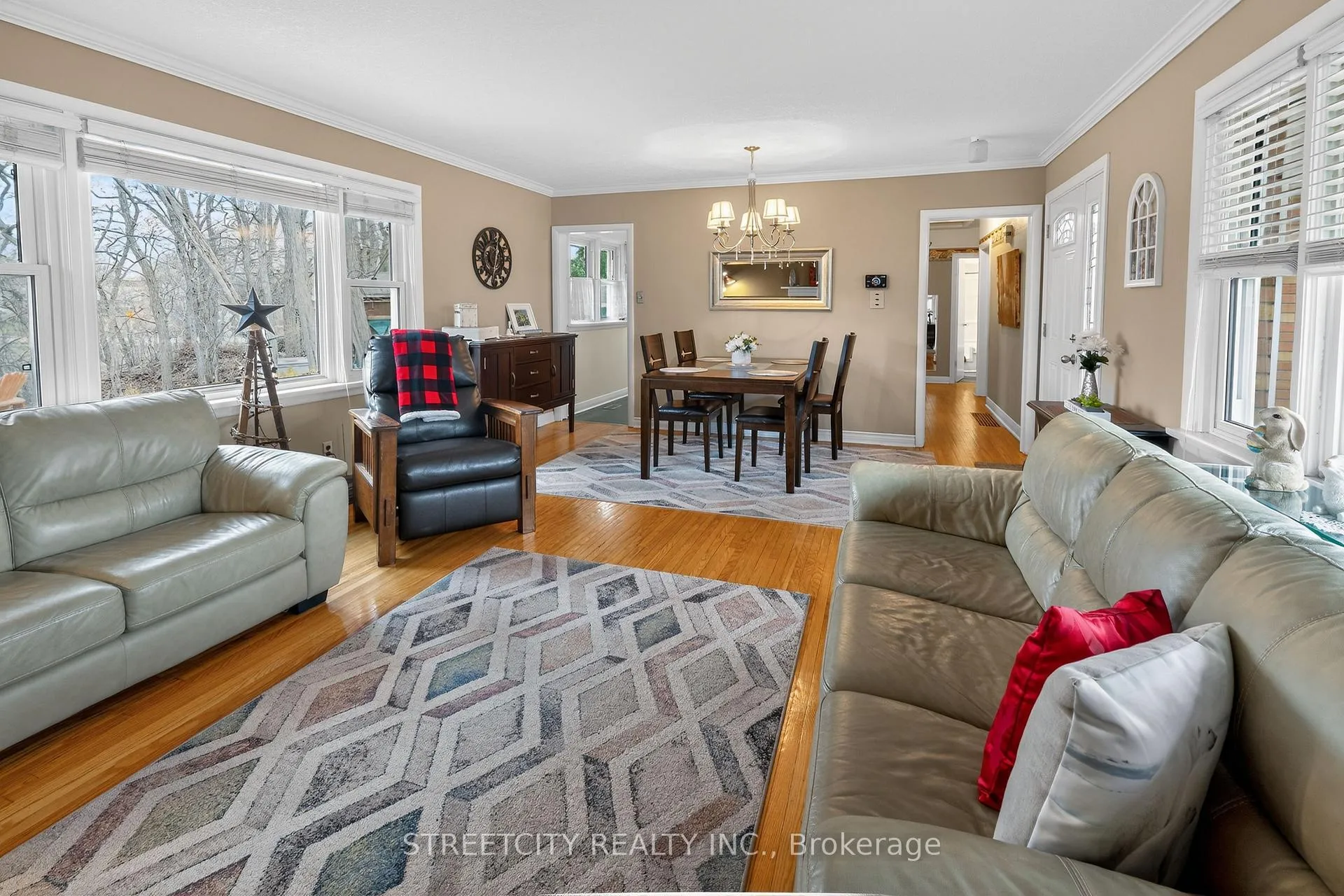 Photo 8 of 6 Montgomery Road, St. Thomas — HOMEH