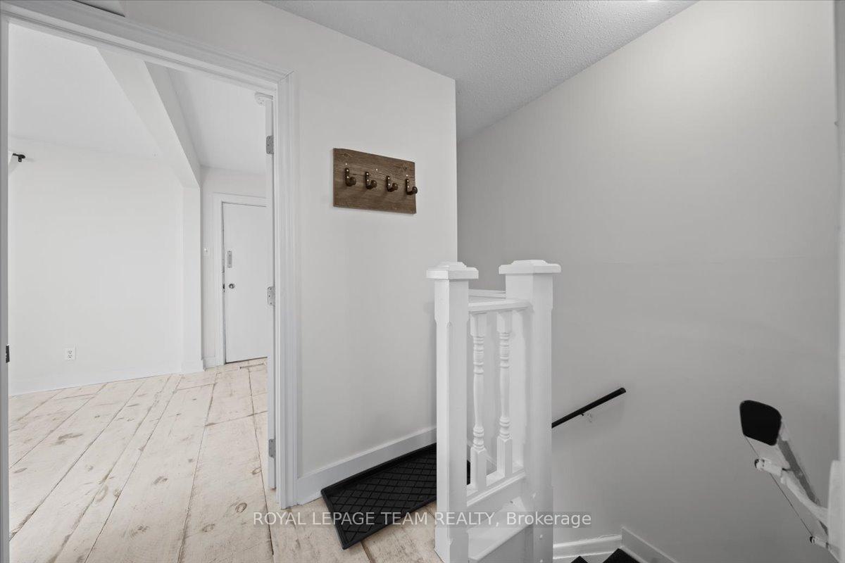 Photo 2 of Unit 2, 135 Upper Lorne Place, Ottawa, West Centre Town — HOMEH