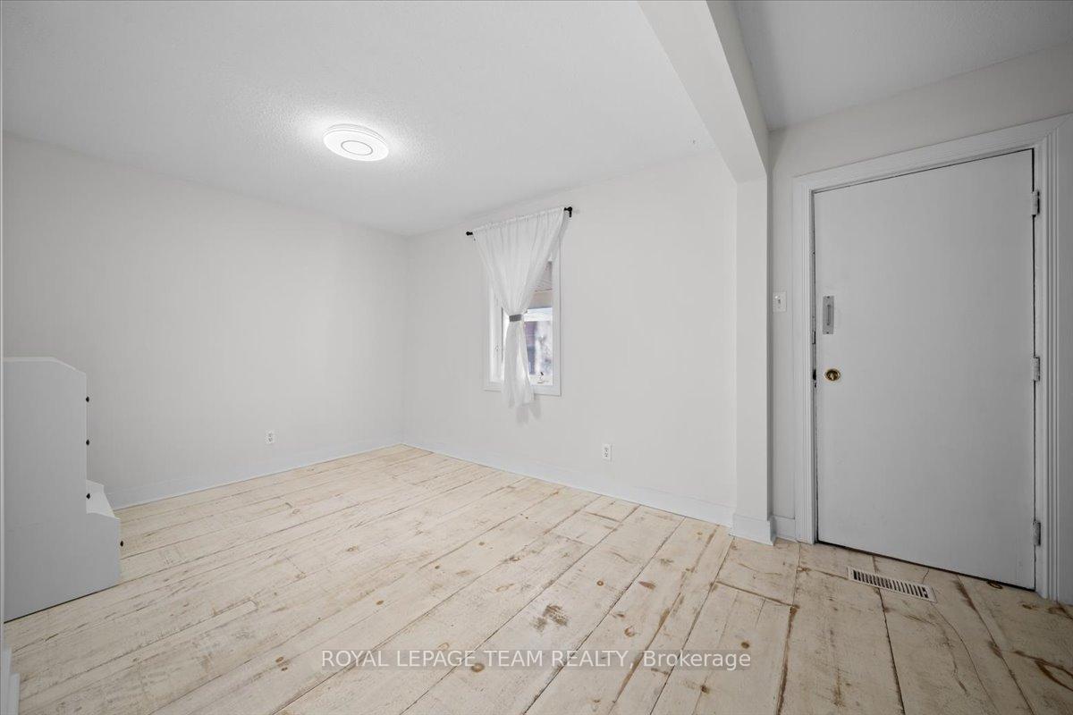 Photo 3 of Unit 2, 135 Upper Lorne Place, Ottawa, West Centre Town — HOMEH
