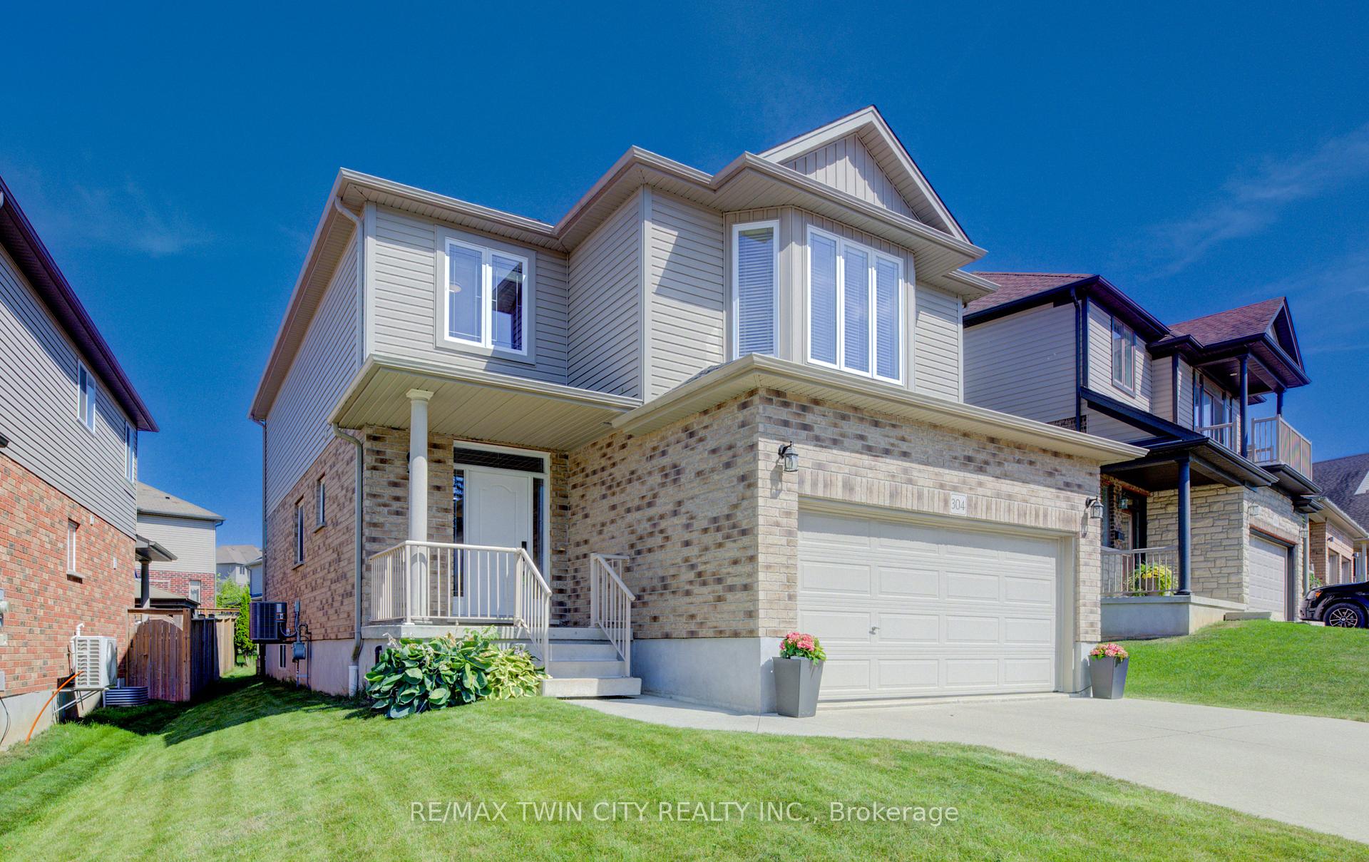 Photo 2 of 304 Westpark Crescent, Waterloo — HOMEH