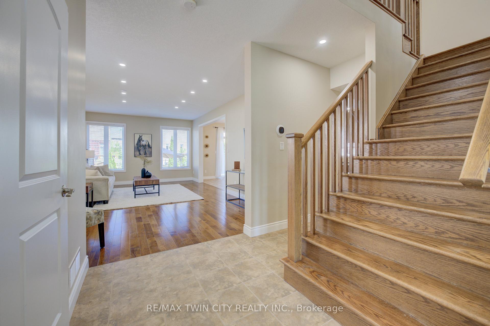 Photo 3 of 304 Westpark Crescent, Waterloo — HOMEH