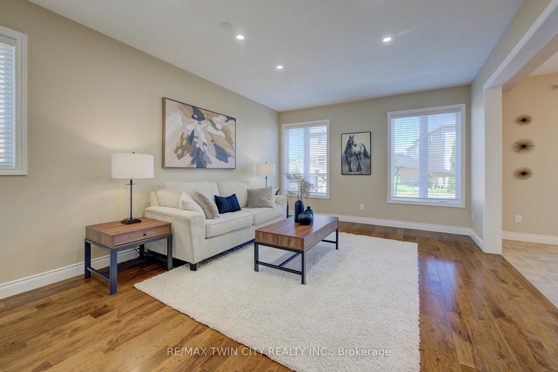 Photo 4 of 304 Westpark Crescent, Waterloo — HOMEH