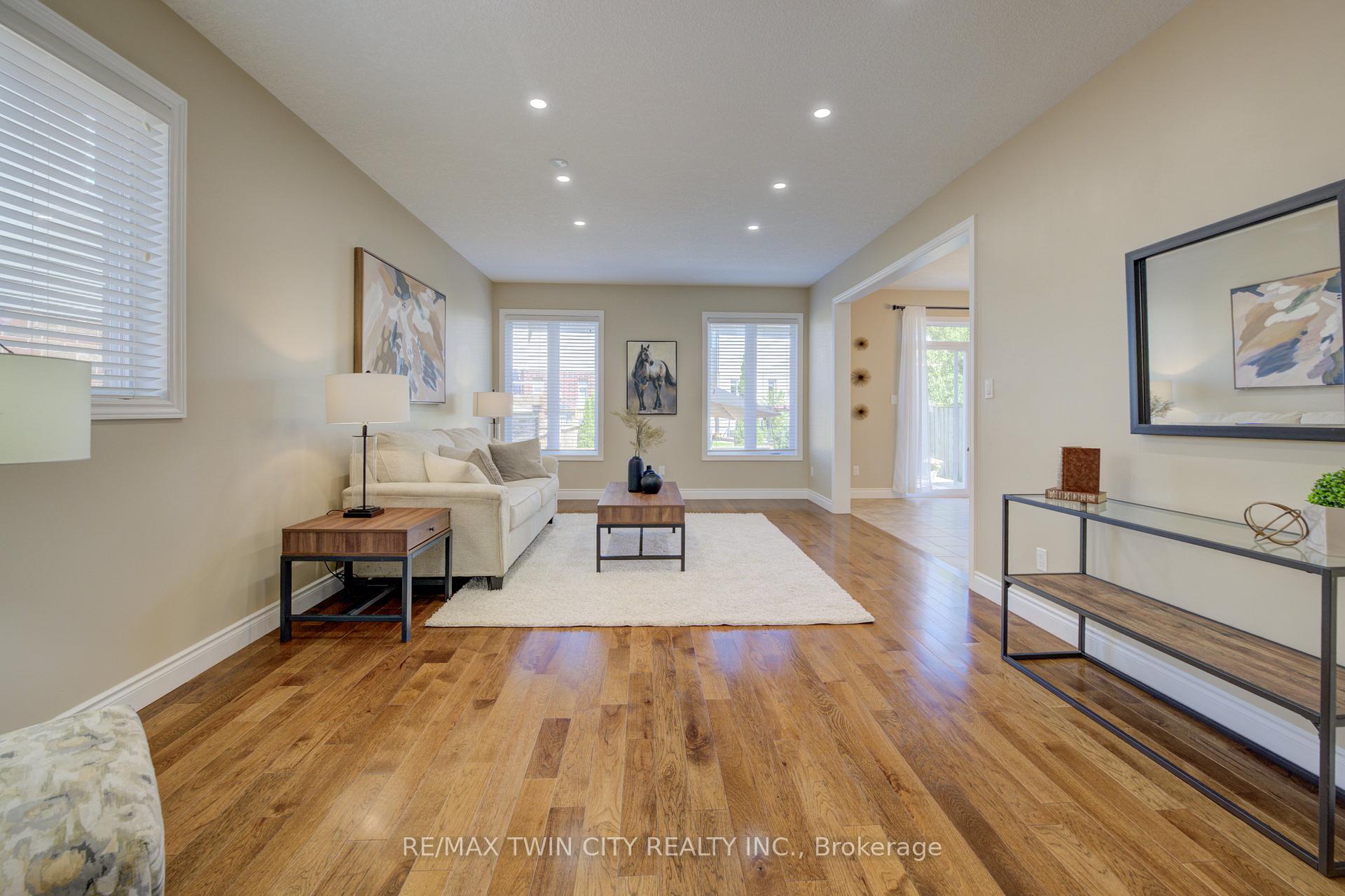 Photo 5 of 304 Westpark Crescent, Waterloo — HOMEH