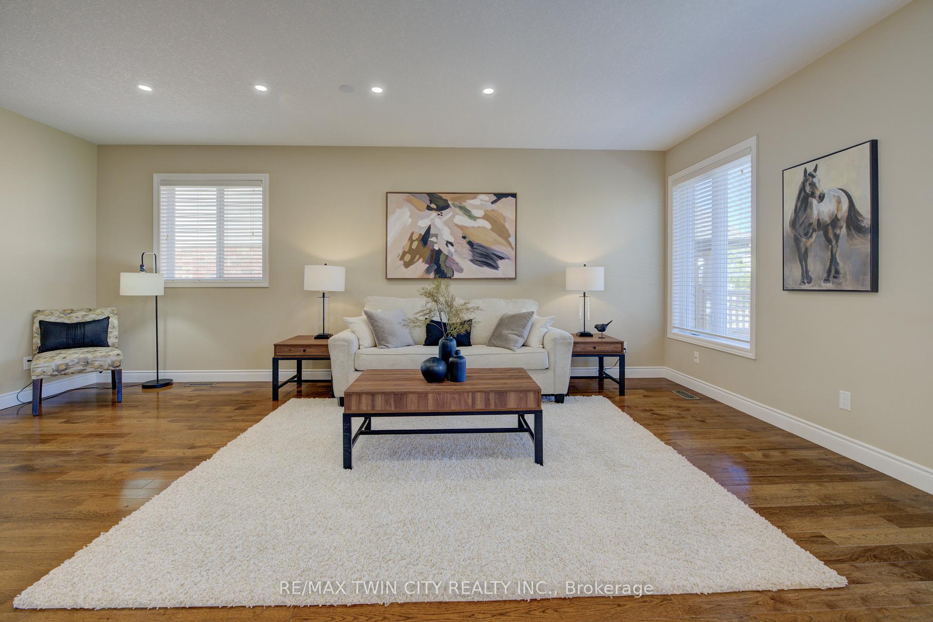 Photo 6 of 304 Westpark Crescent, Waterloo — HOMEH