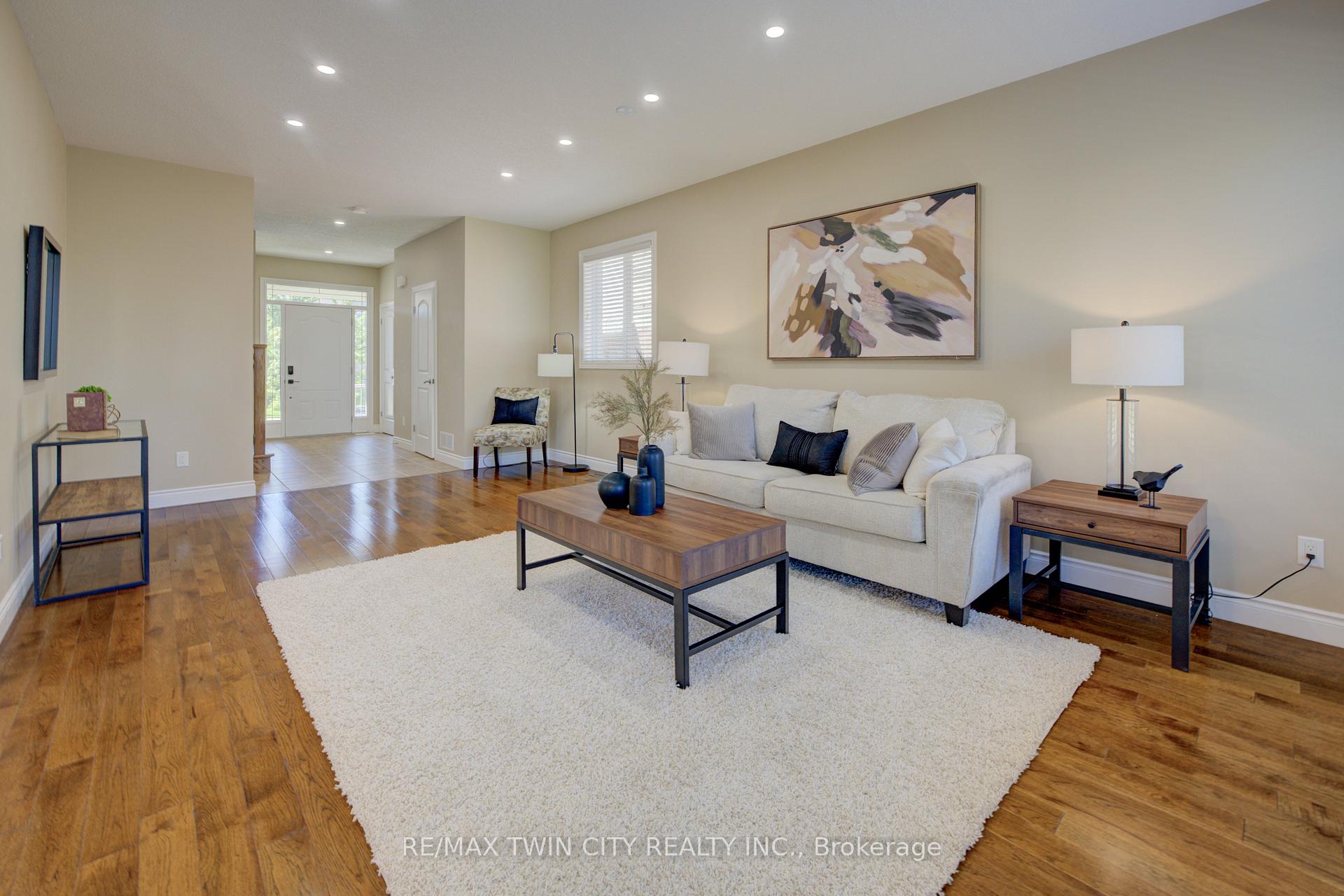 Photo 7 of 304 Westpark Crescent, Waterloo — HOMEH