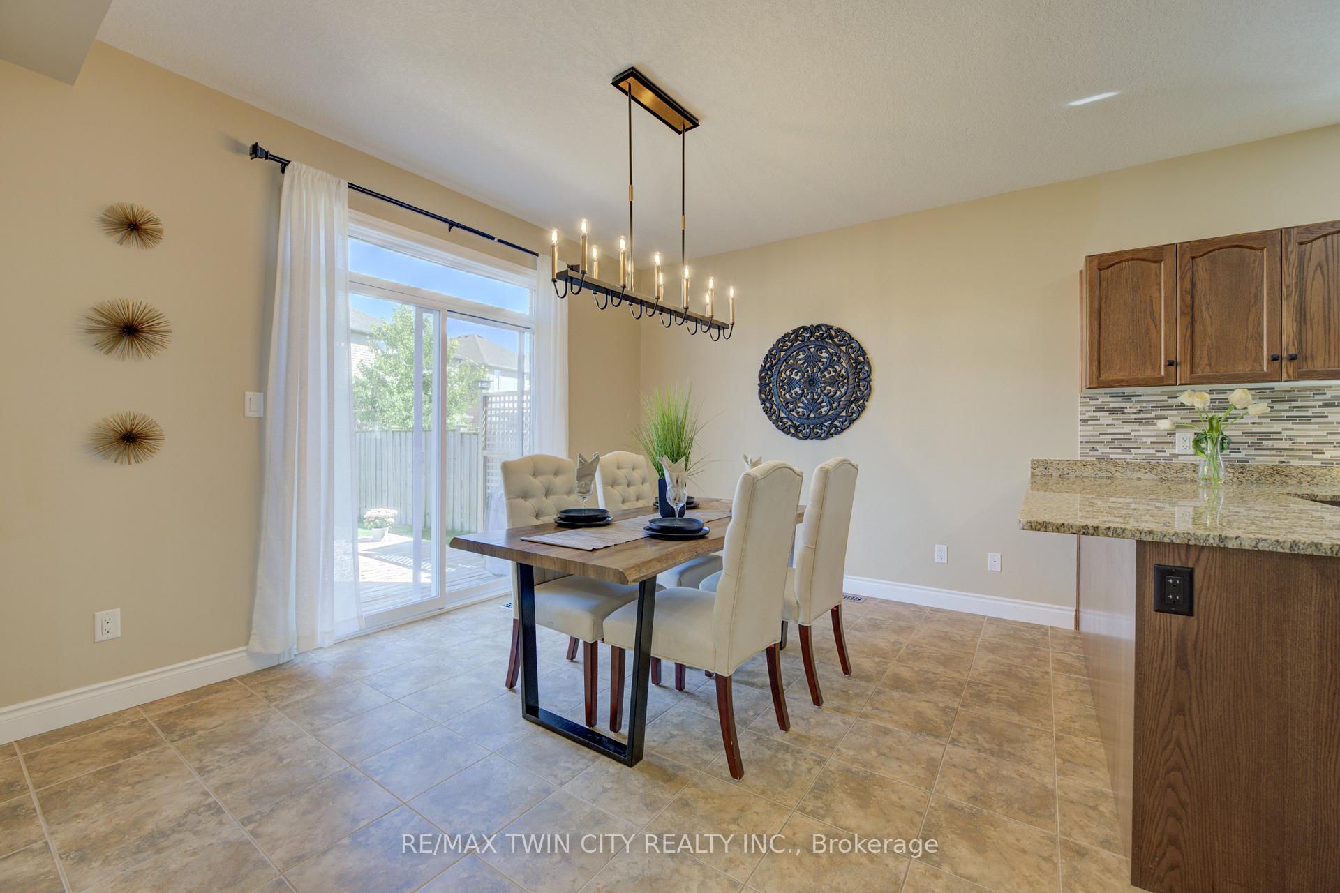 Photo 9 of 304 Westpark Crescent, Waterloo — HOMEH