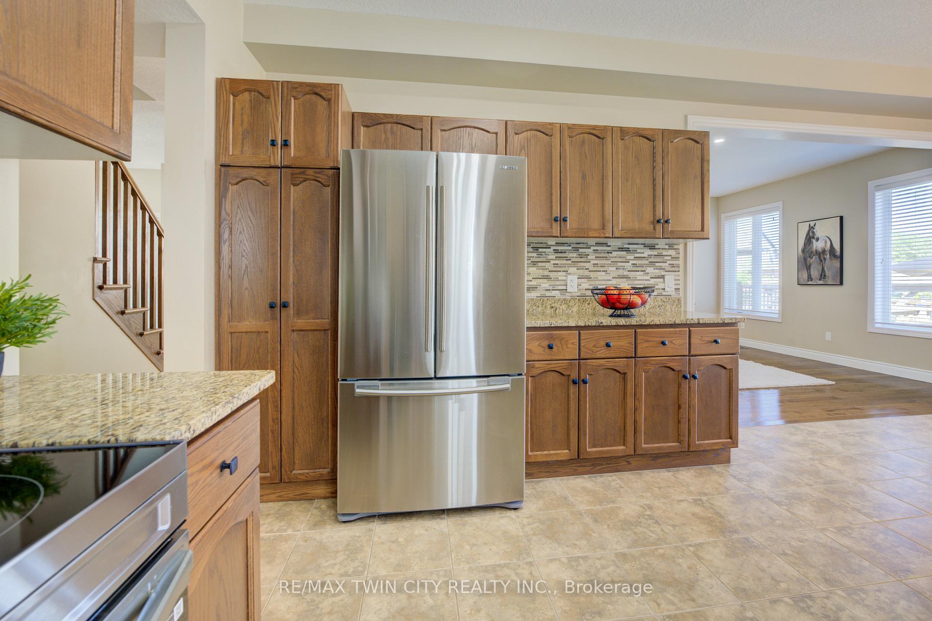 Photo 12 of 304 Westpark Crescent, Waterloo — HOMEH