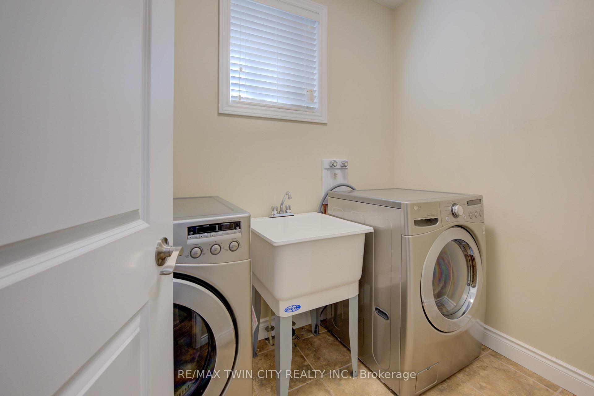 Photo 14 of 304 Westpark Crescent, Waterloo — HOMEH