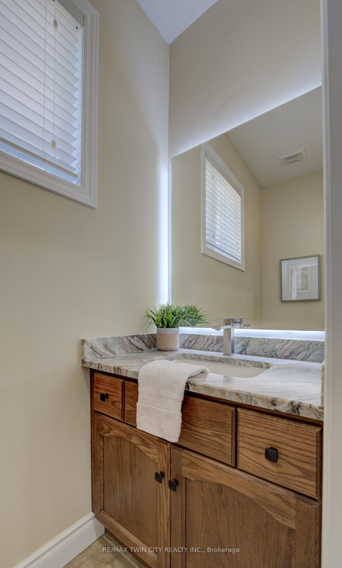 Photo 15 of 304 Westpark Crescent, Waterloo — HOMEH
