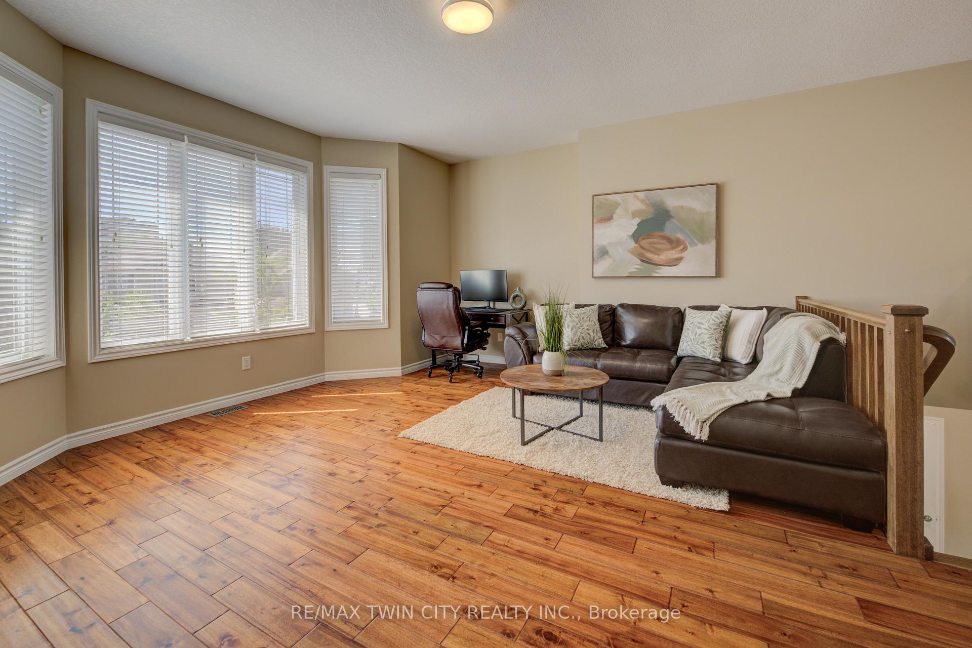 Photo 19 of 304 Westpark Crescent, Waterloo — HOMEH