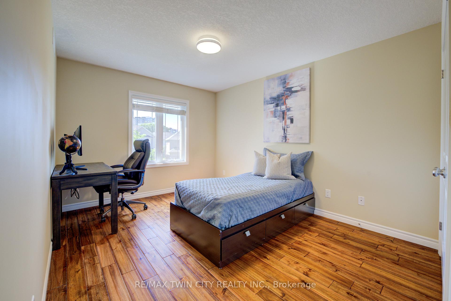 Photo 20 of 304 Westpark Crescent, Waterloo — HOMEH