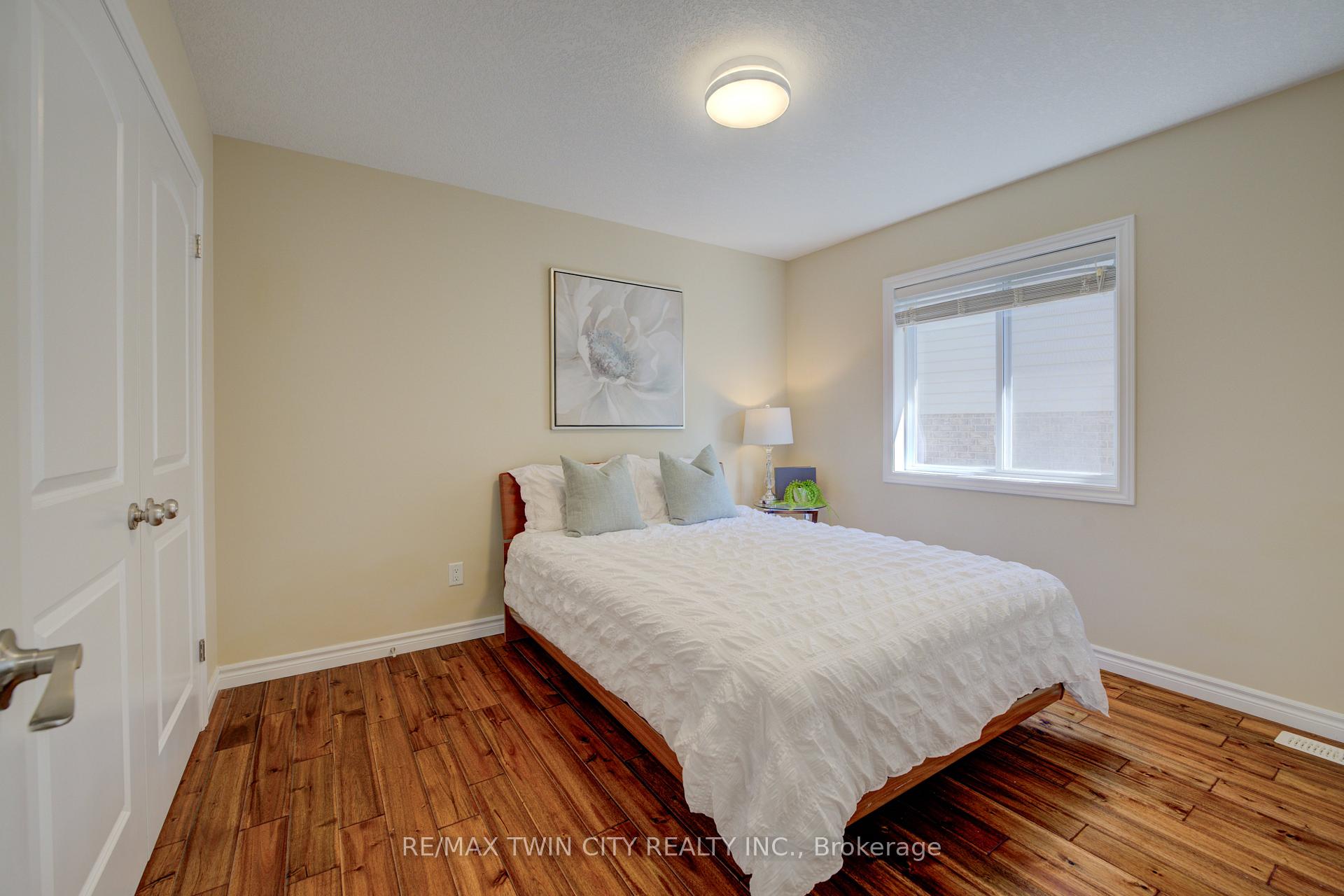 Photo 21 of 304 Westpark Crescent, Waterloo — HOMEH