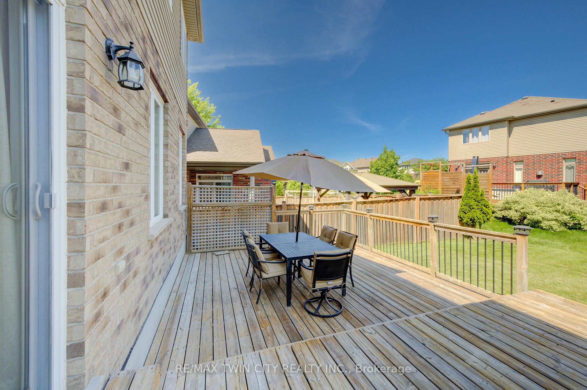 Photo 29 of 304 Westpark Crescent, Waterloo — HOMEH