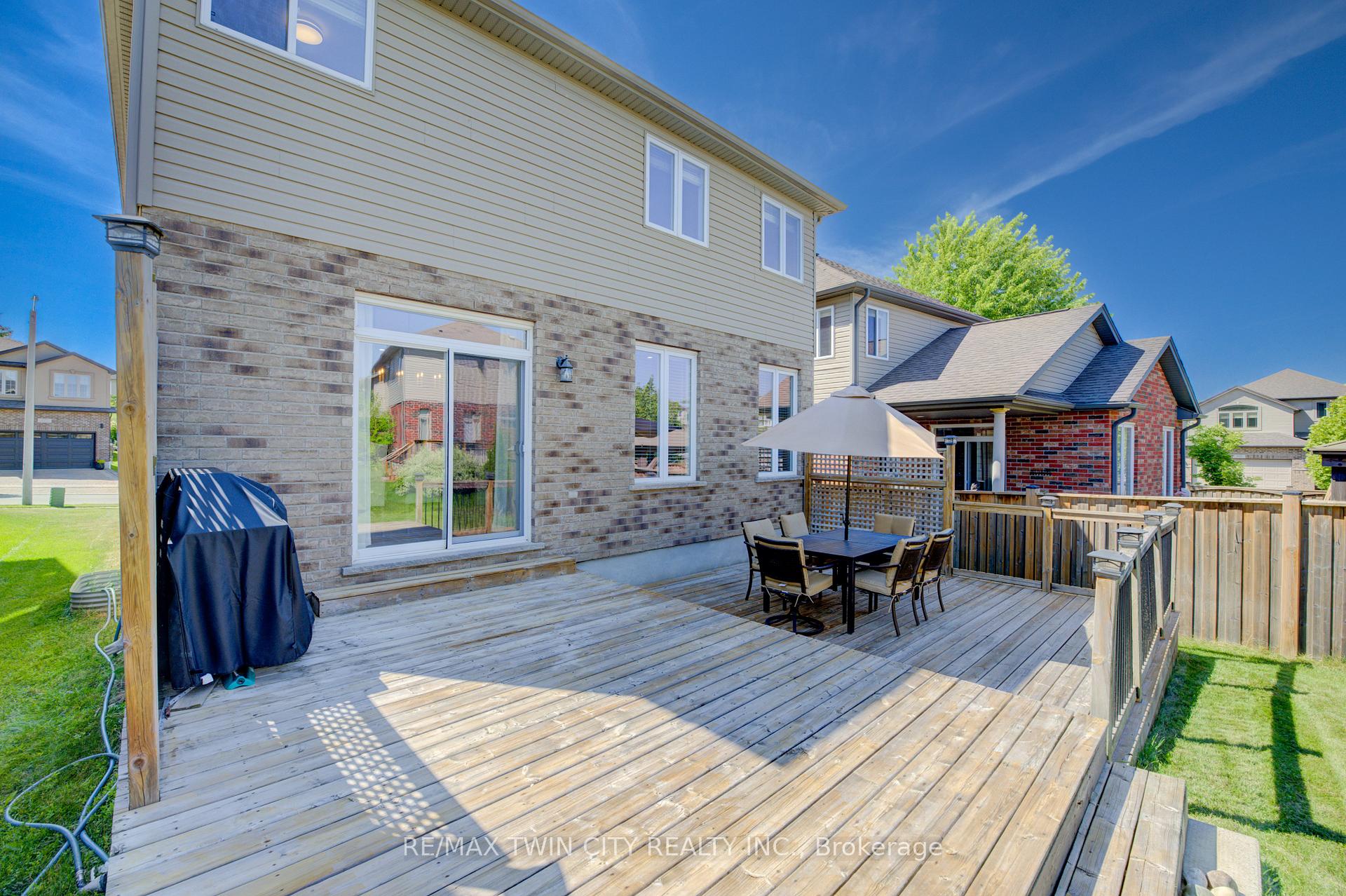 Photo 30 of 304 Westpark Crescent, Waterloo — HOMEH