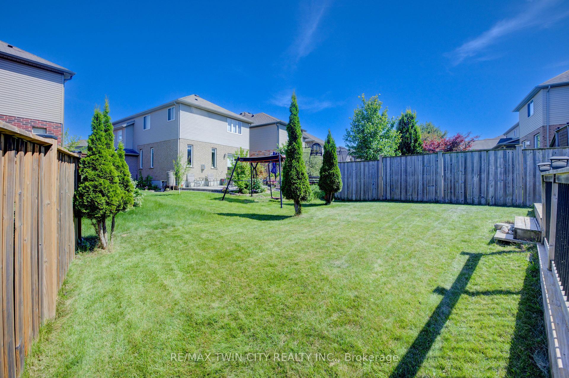 Photo 31 of 304 Westpark Crescent, Waterloo — HOMEH