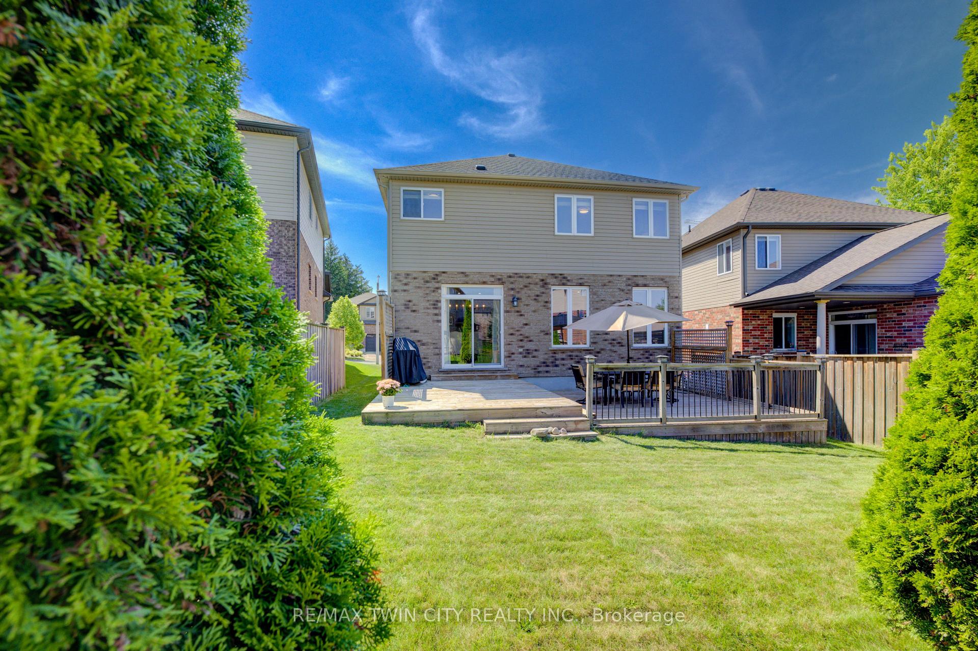 Photo 32 of 304 Westpark Crescent, Waterloo — HOMEH