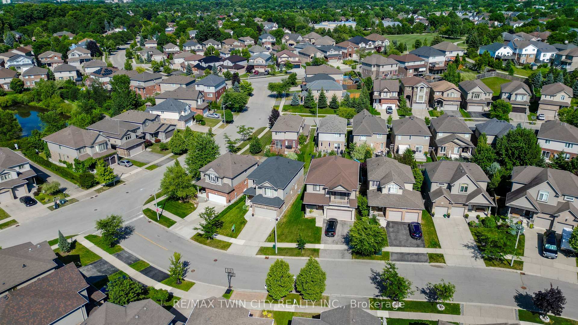 Photo 35 of 304 Westpark Crescent, Waterloo — HOMEH