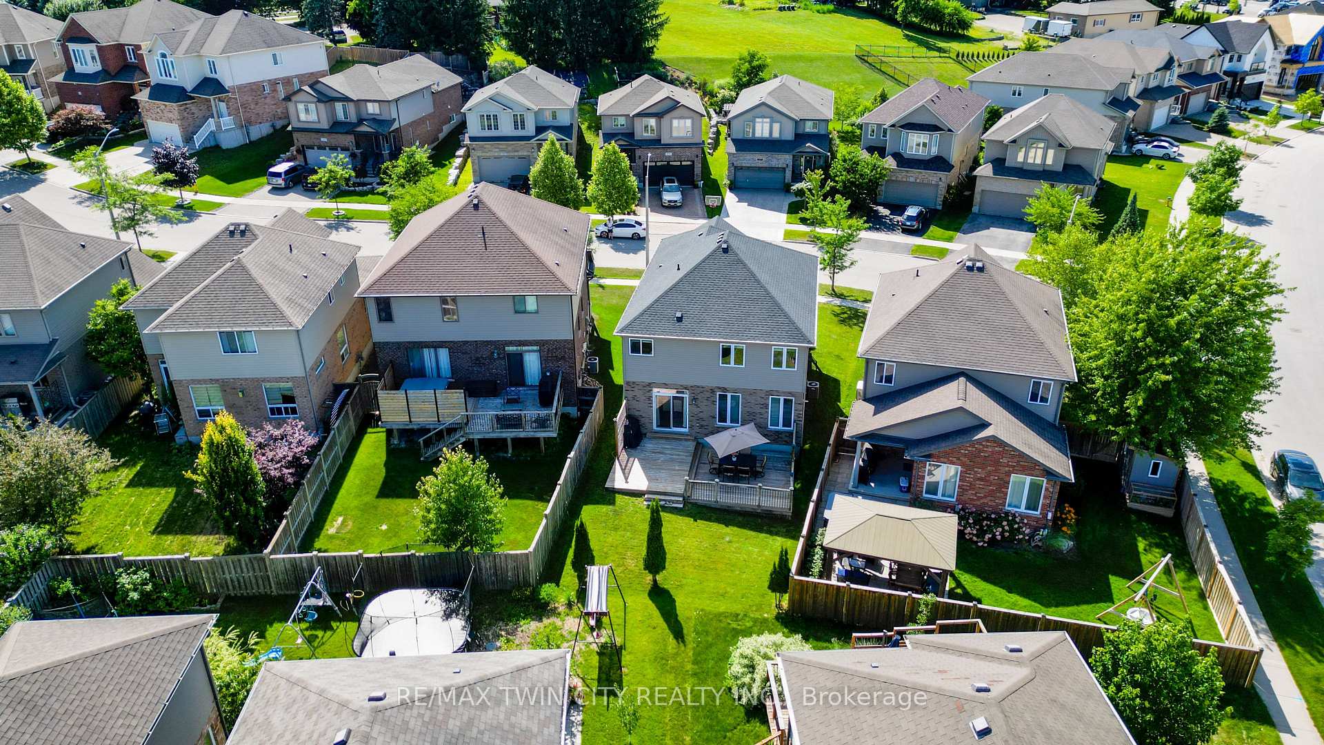 Photo 36 of 304 Westpark Crescent, Waterloo — HOMEH
