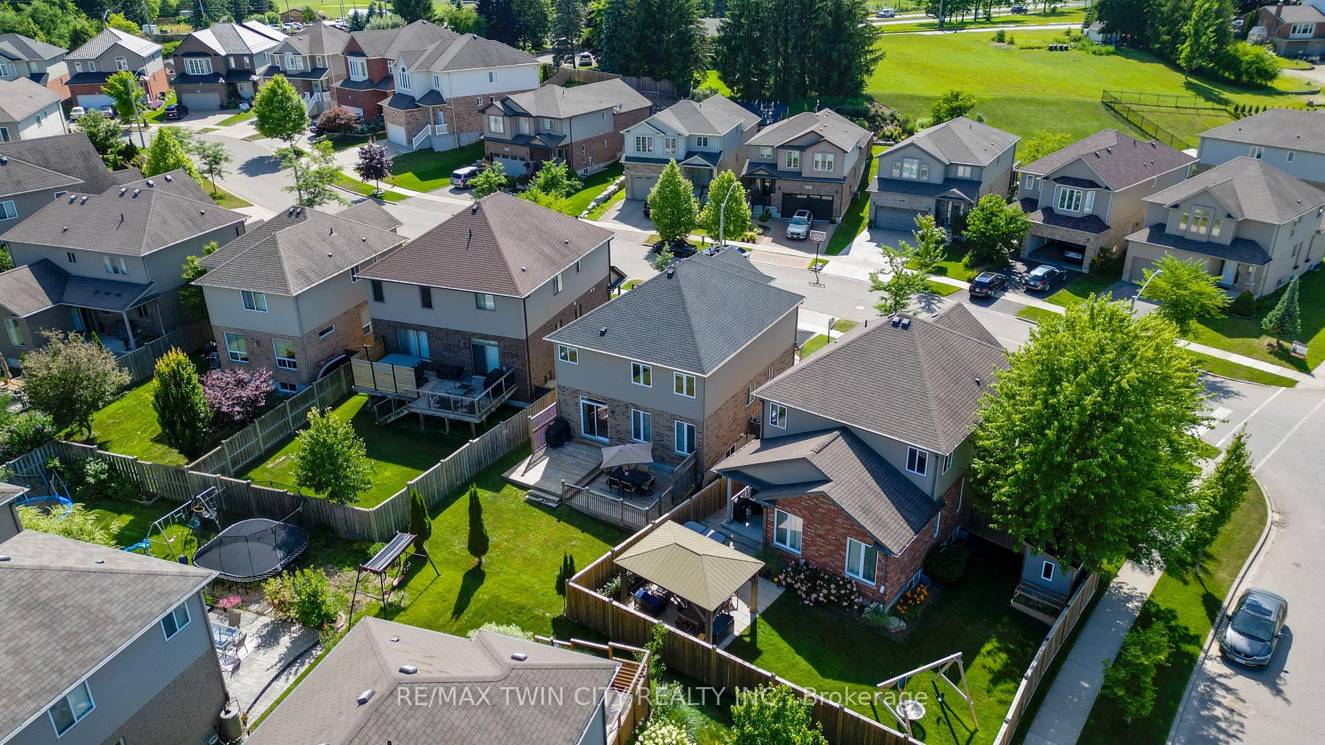 Photo 37 of 304 Westpark Crescent, Waterloo — HOMEH