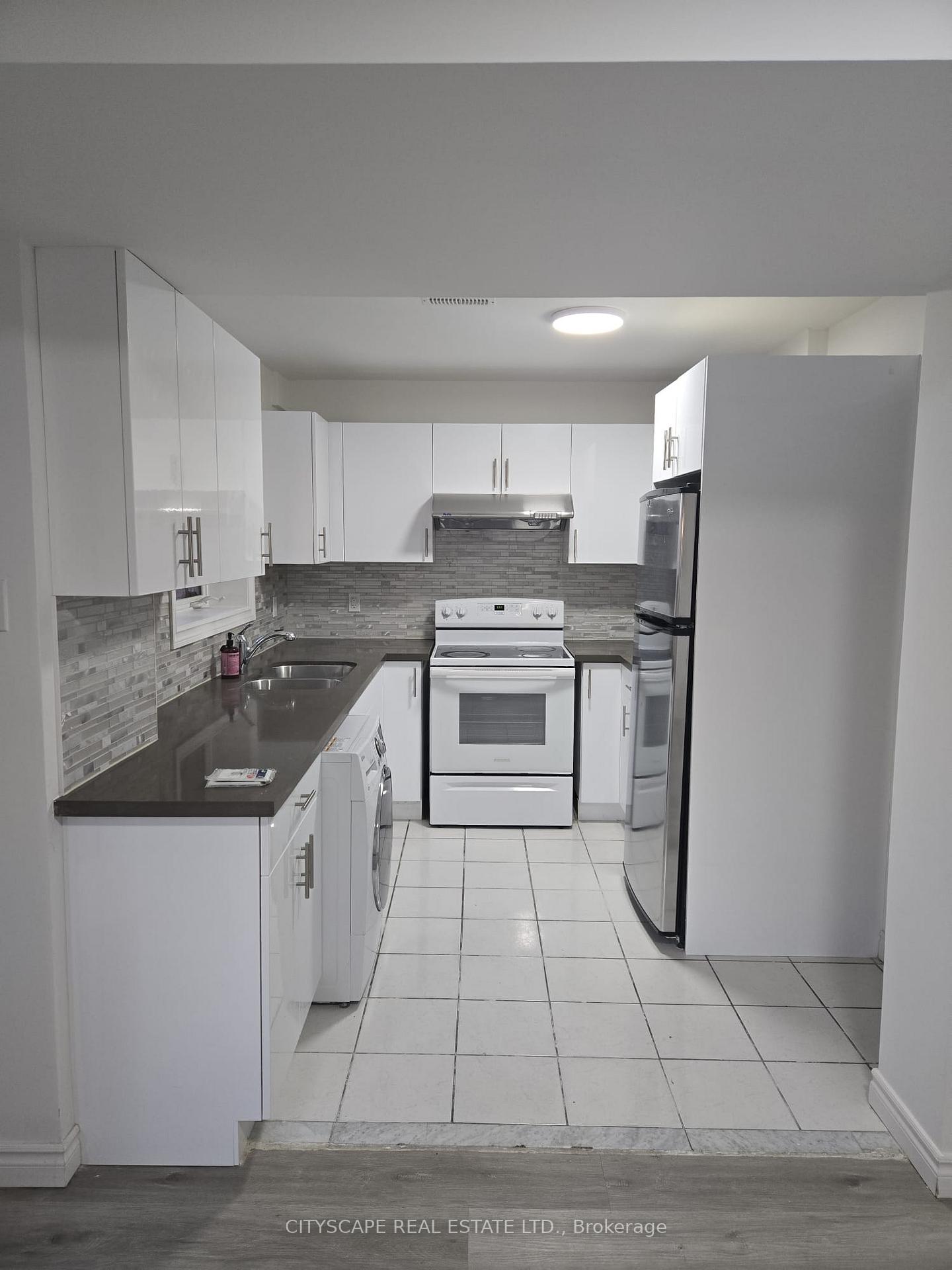 Photo 5 of 47 Eddington Place W, Vaughan, Maple — HOMEH