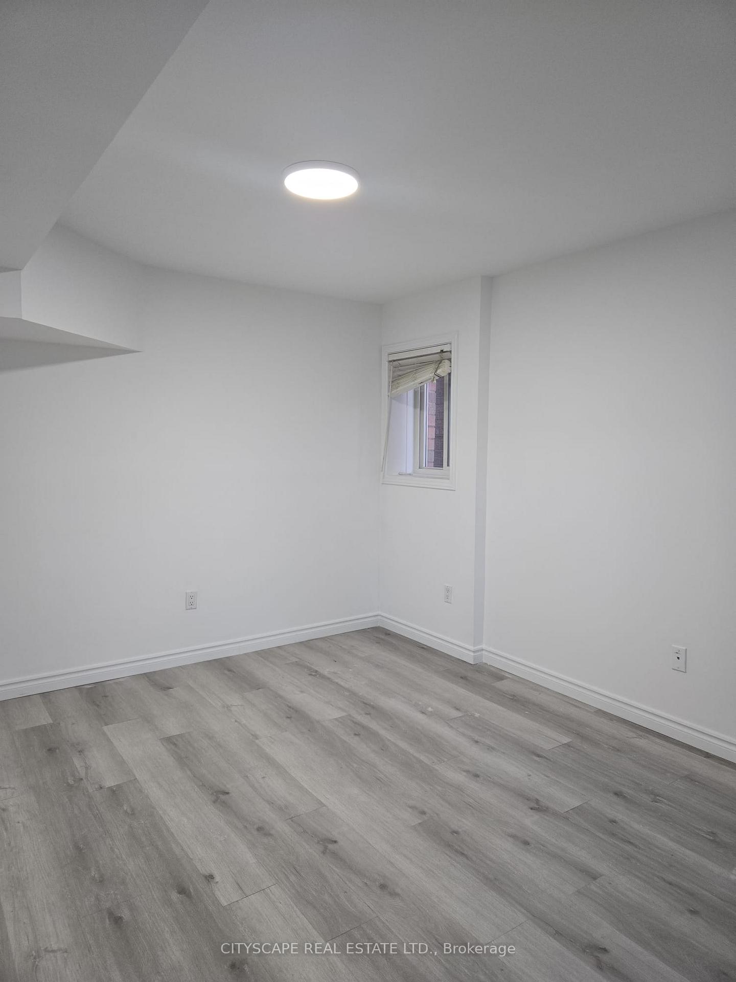 Photo 7 of 47 Eddington Place W, Vaughan, Maple — HOMEH