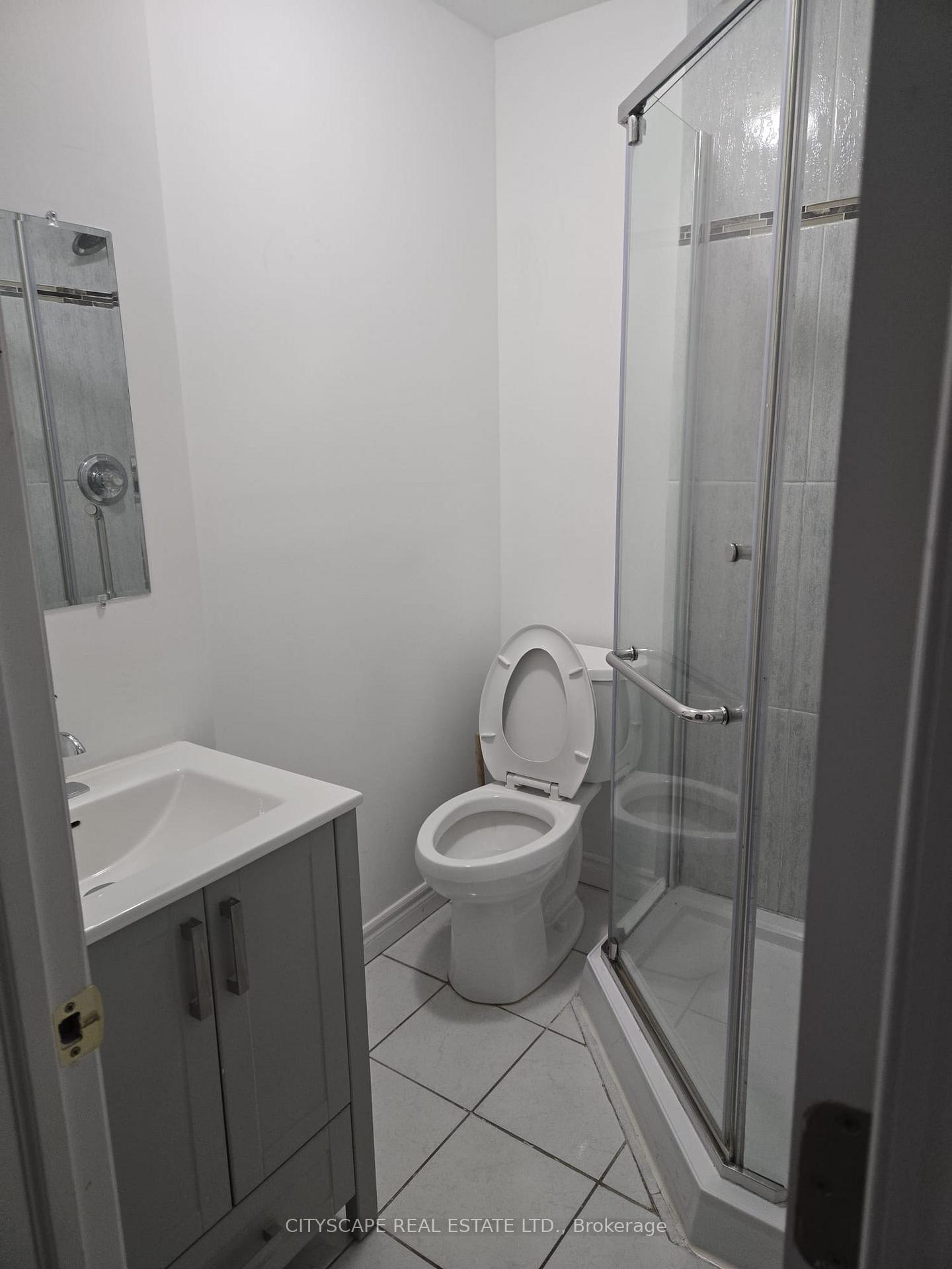 Photo 8 of 47 Eddington Place W, Vaughan, Maple — HOMEH
