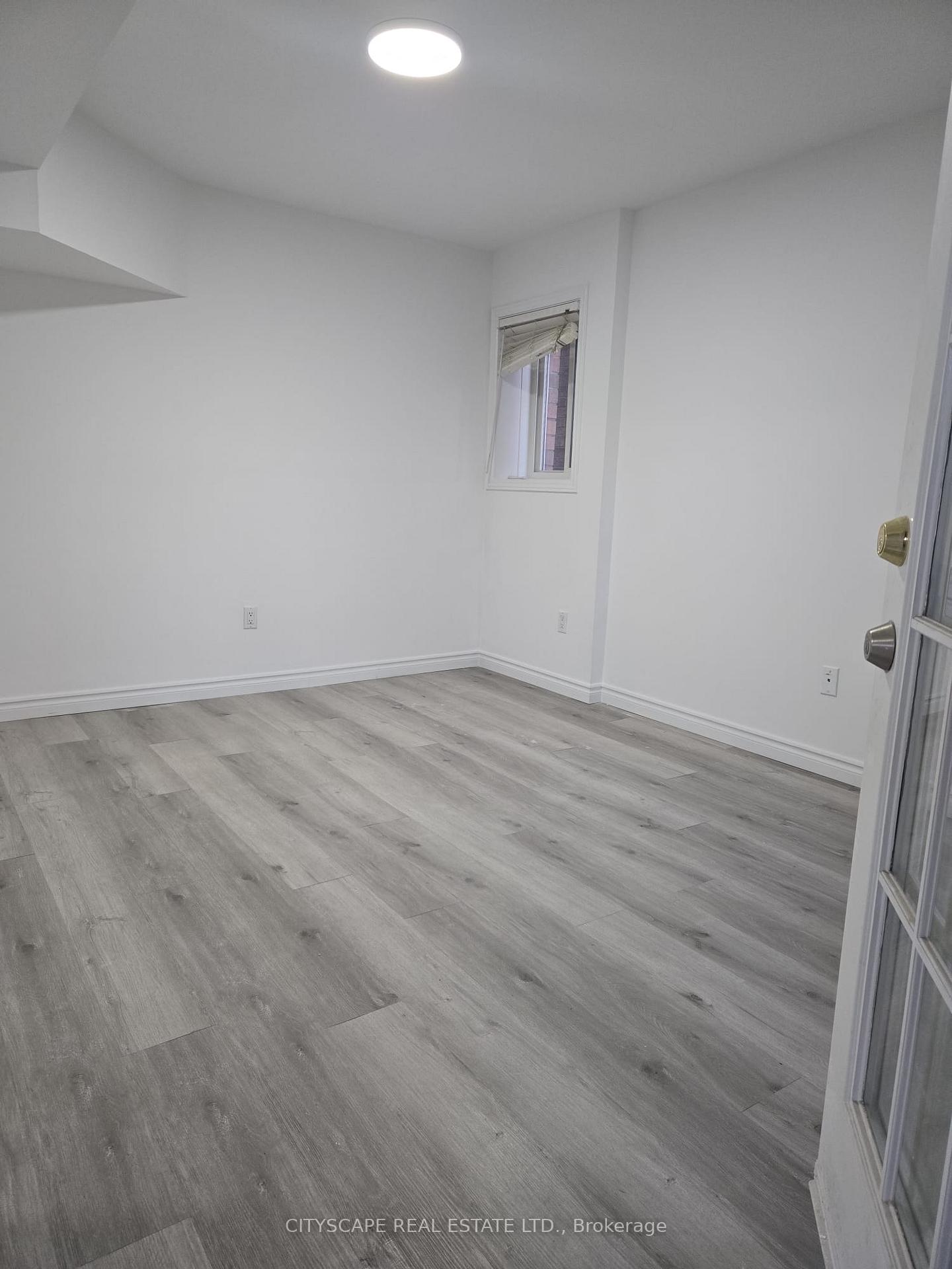 Photo 9 of 47 Eddington Place W, Vaughan, Maple — HOMEH