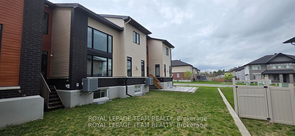 Photo 33 of 341 Big Dipper Street, Ottawa, Riverside South/Gloucester Glen — HOMEH