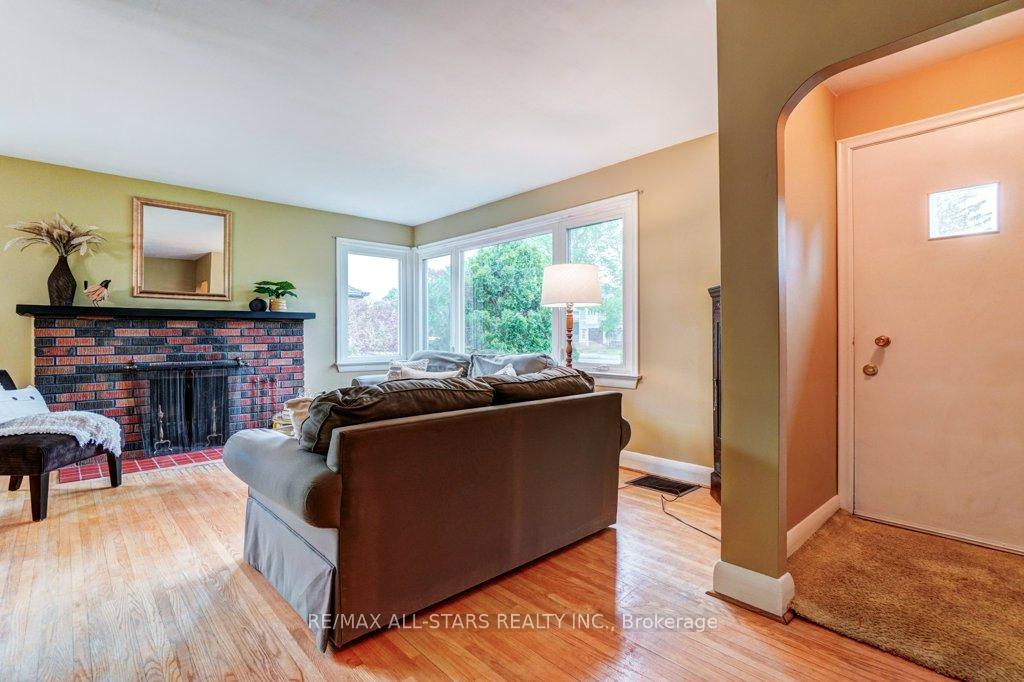Photo 3 of 45 Reach Street, Uxbridge — HOMEH