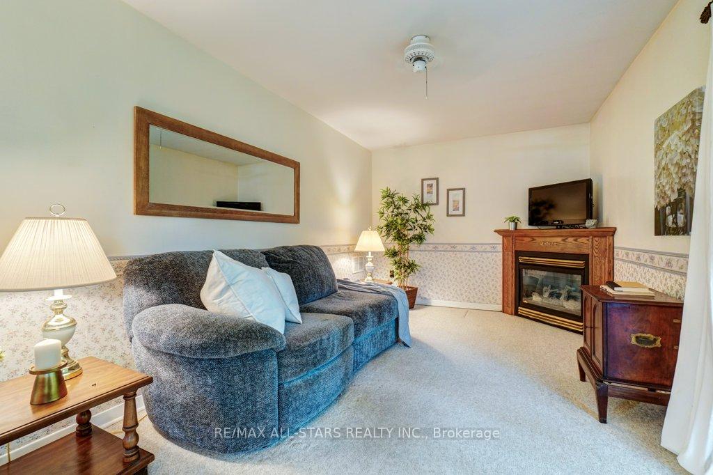 Photo 23 of 45 Reach Street, Uxbridge — HOMEH