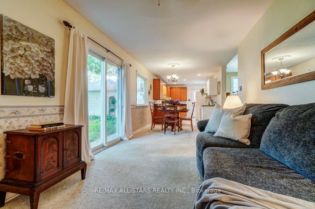 Photo 24 of 45 Reach Street, Uxbridge — HOMEH