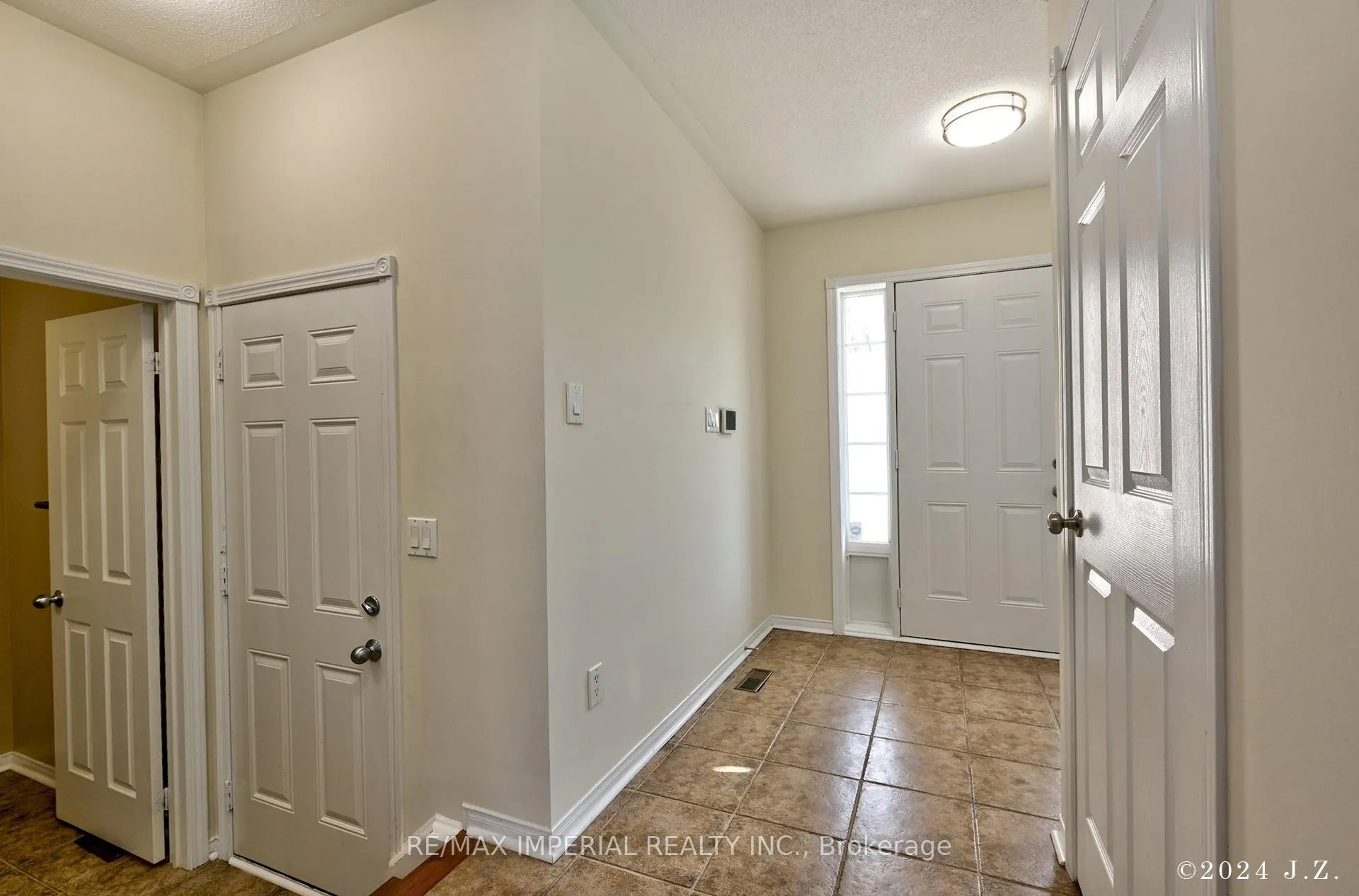 Photo 3 of 1188 Stire Street, Oshawa, Pinecrest — HOMEH