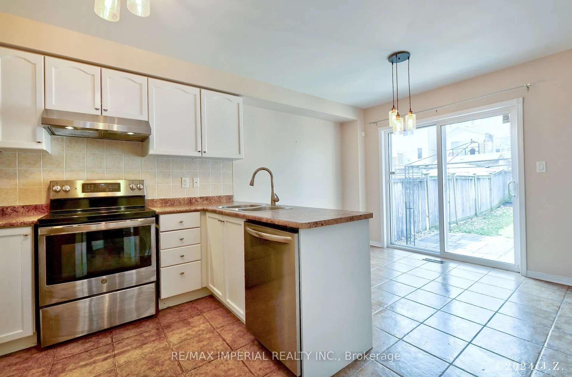 Photo 9 of 1188 Stire Street, Oshawa, Pinecrest — HOMEH