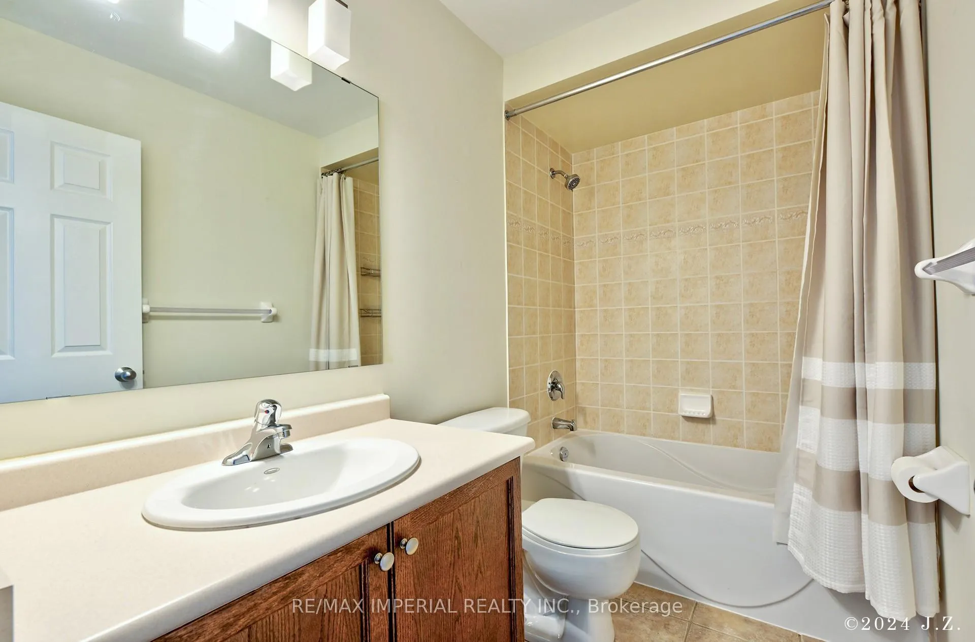 Photo 17 of 1188 Stire Street, Oshawa, Pinecrest — HOMEH