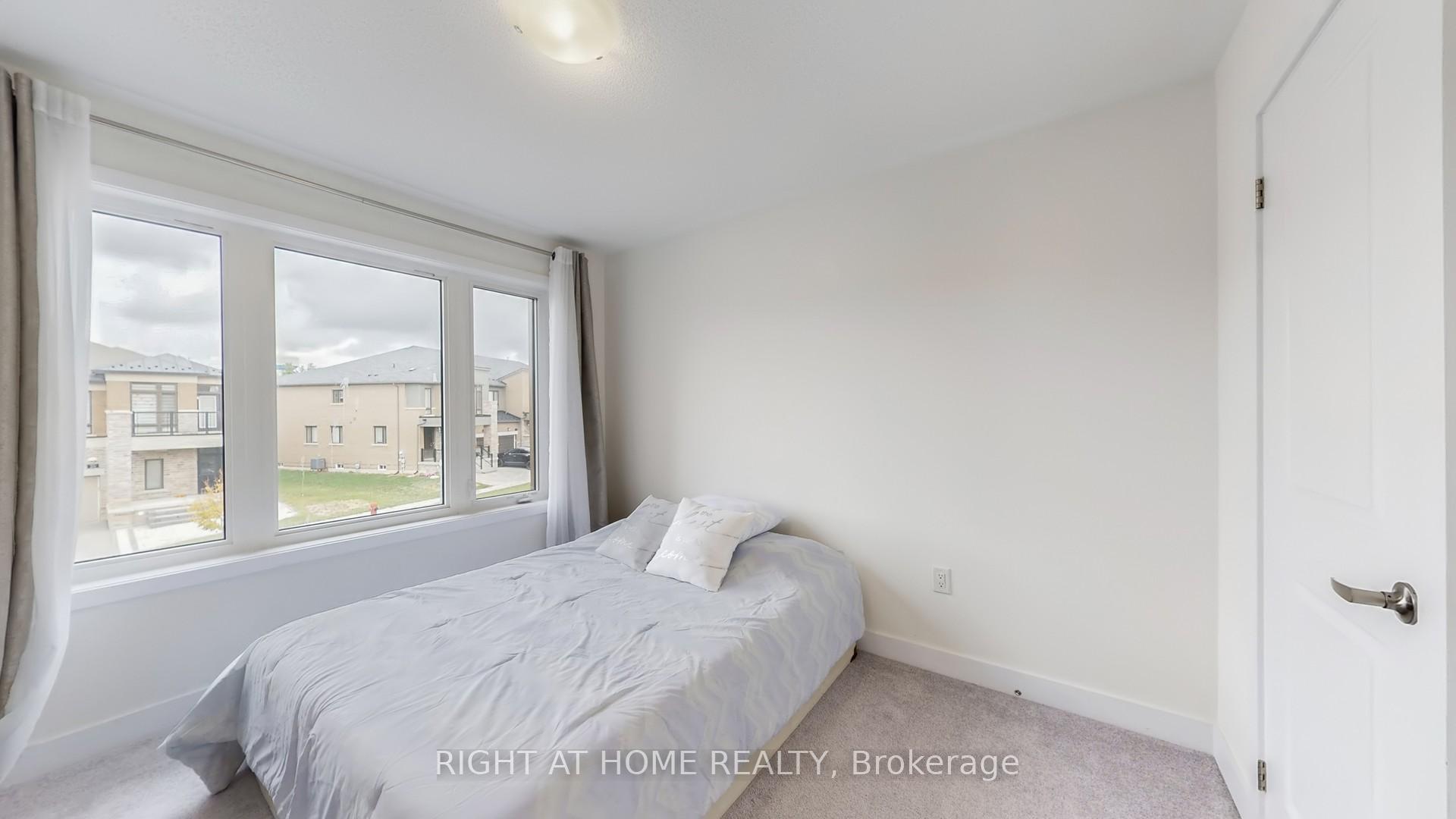 Photo 18 of 26 Badgerow Way, Aurora, Rural Aurora — HOMEH